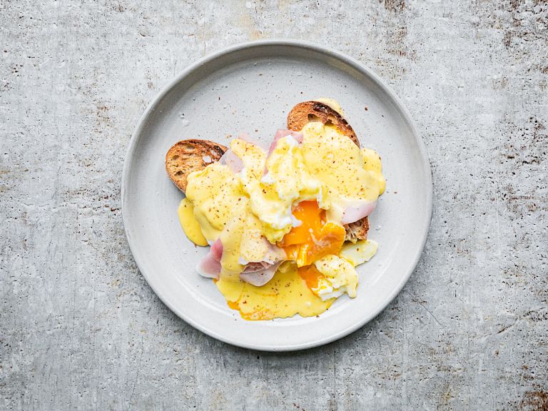 Schritt 2: Eier pochieren und anrichten Schritt 2: Eier pochieren und anrichten