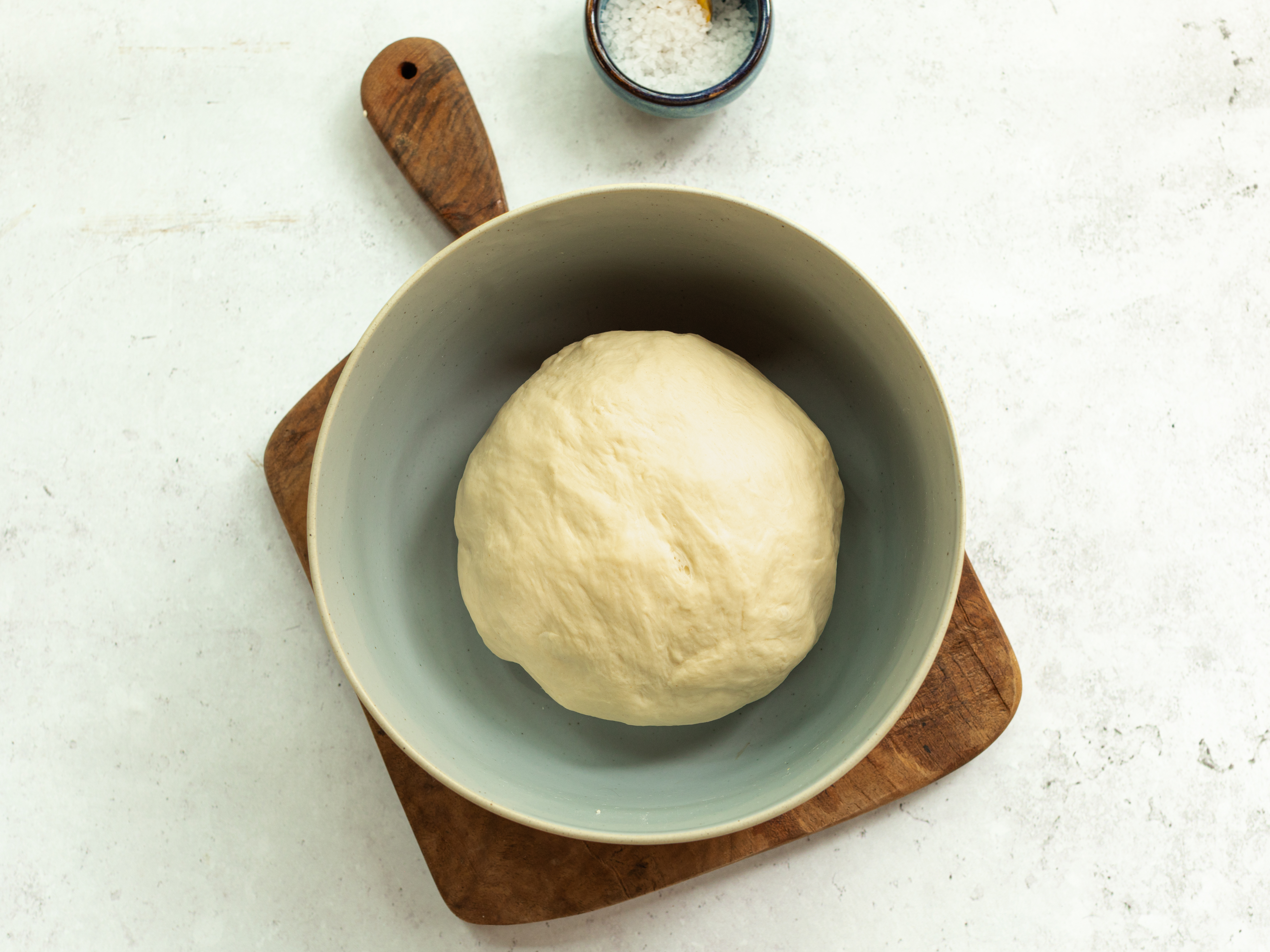 Schritt 1: Teig für Laugen-Brötli zubereiten 