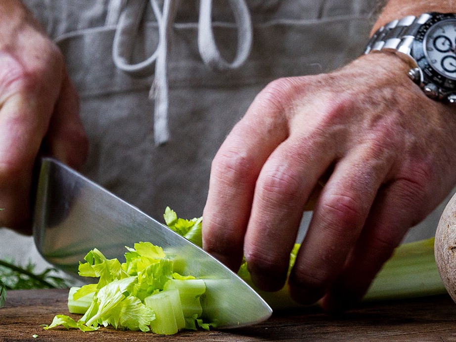 Schrritt 1: Säfte für Ingwer-Apfel-Booster  zubereiten