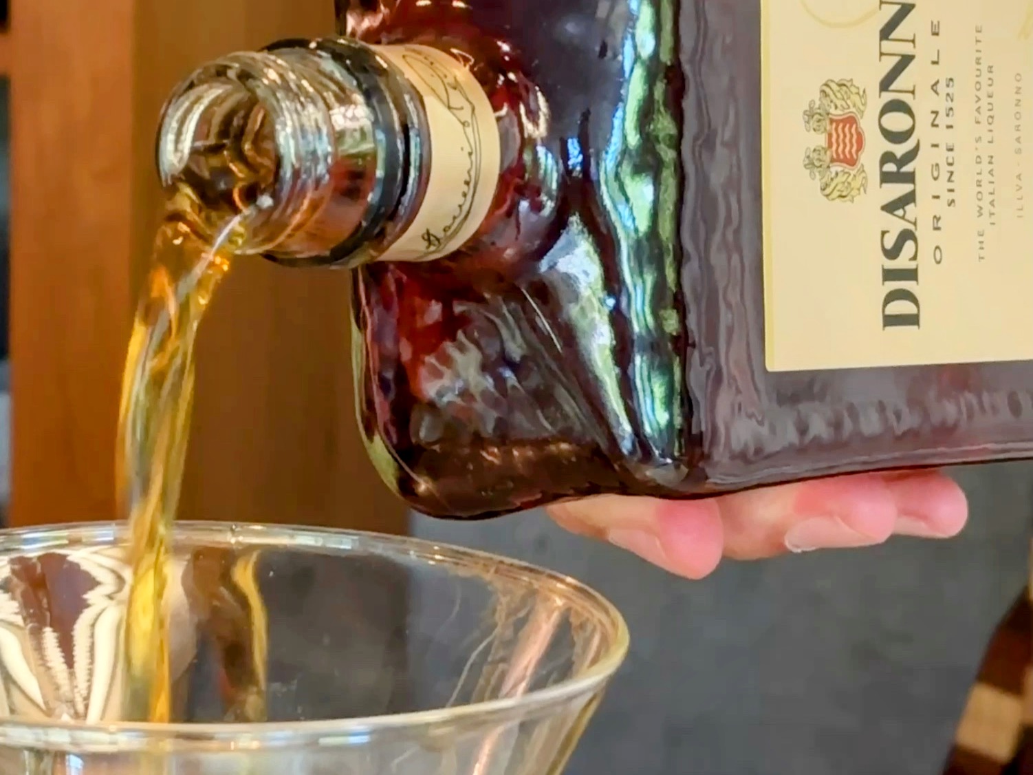 Schritt 2: Den Espresso mit dem Amarone und Zucker verrühren