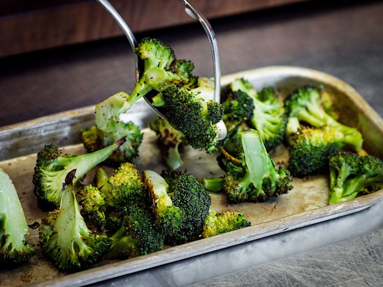 Schritt 3: Tofu und Broccoli rösten