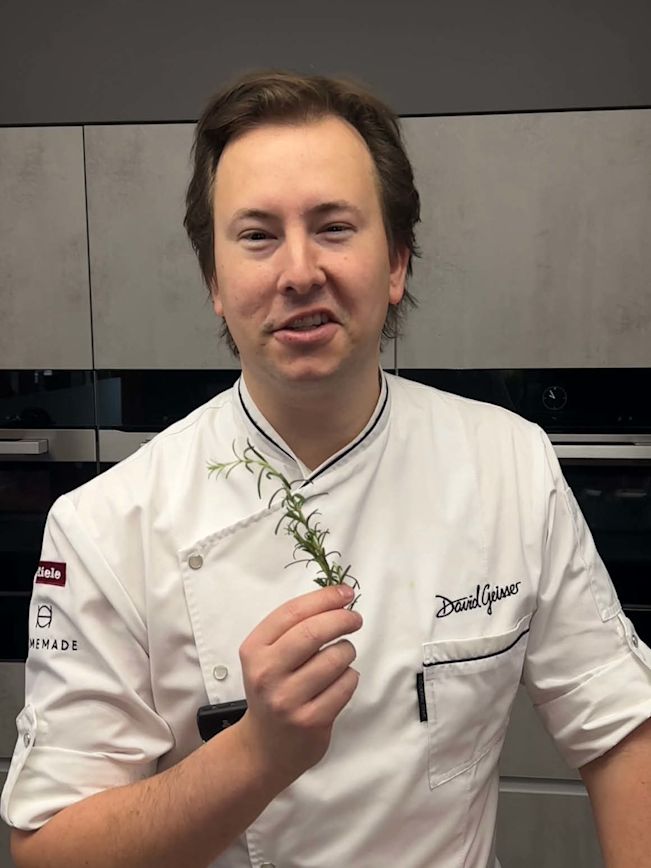 David Geisser zeigt, wie man Käruter lange frisch hält David Geisser zeigt, wie man Käruter lange frisch hält