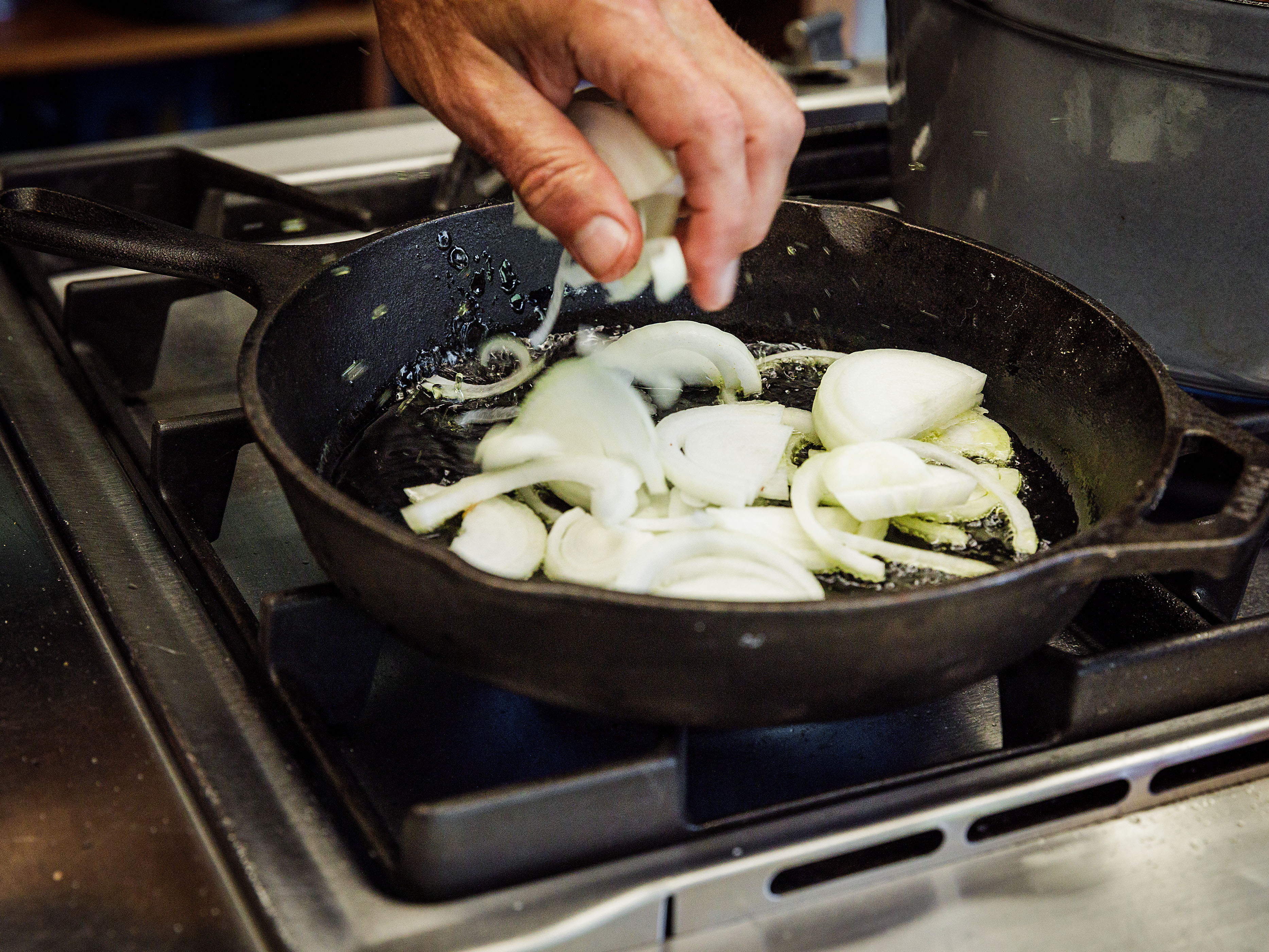 Schritt 1:  Champignons für Kürbis-Kartoffel-Tian zubereiten 