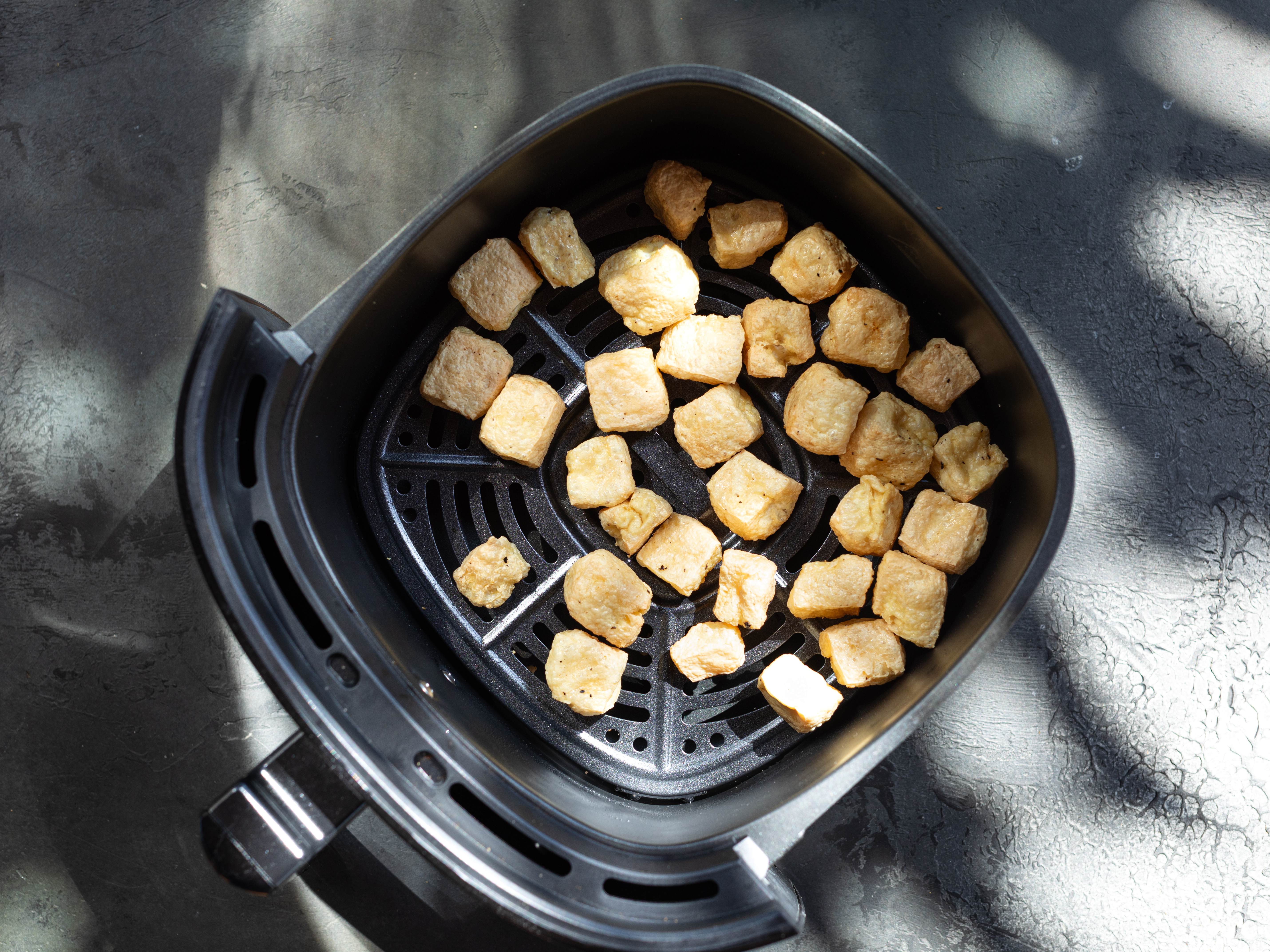 Schritt 1: Tofu für Thai Massaman-Curry vorbereiten 