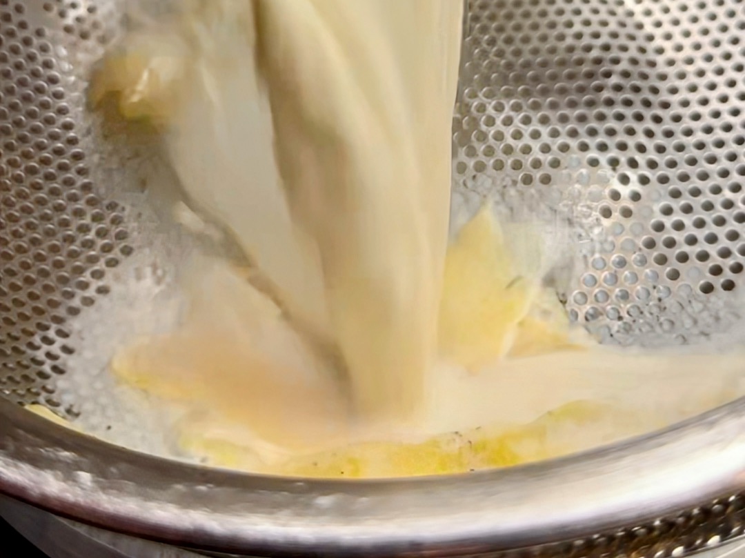 Schritt 2: Cremefüllung für Torta della Nonna zubereiten und kühlen