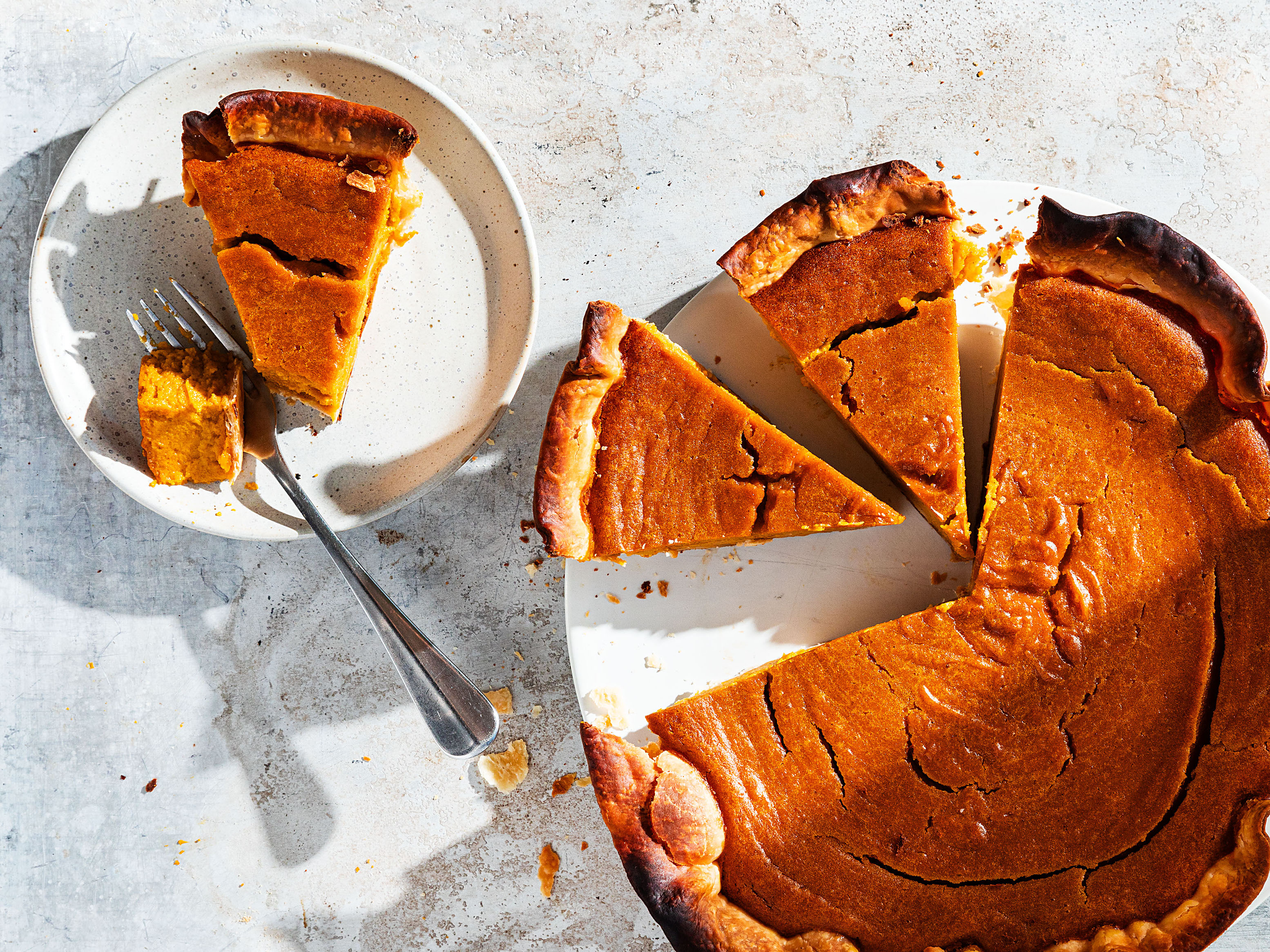 Schritt 4: Den Kuchen auf ein Kuchengitter geben und vor dem Servieren vollständig auskühlen lassen