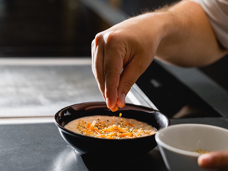 Schritt 2: Karotten-Kokosnuss-Porridge mit Hanfsamen und Leinsamen kochen Schritt 2: Karotten-Kokosnuss-Porridge mit Hanfsamen und Leinsamen kochen