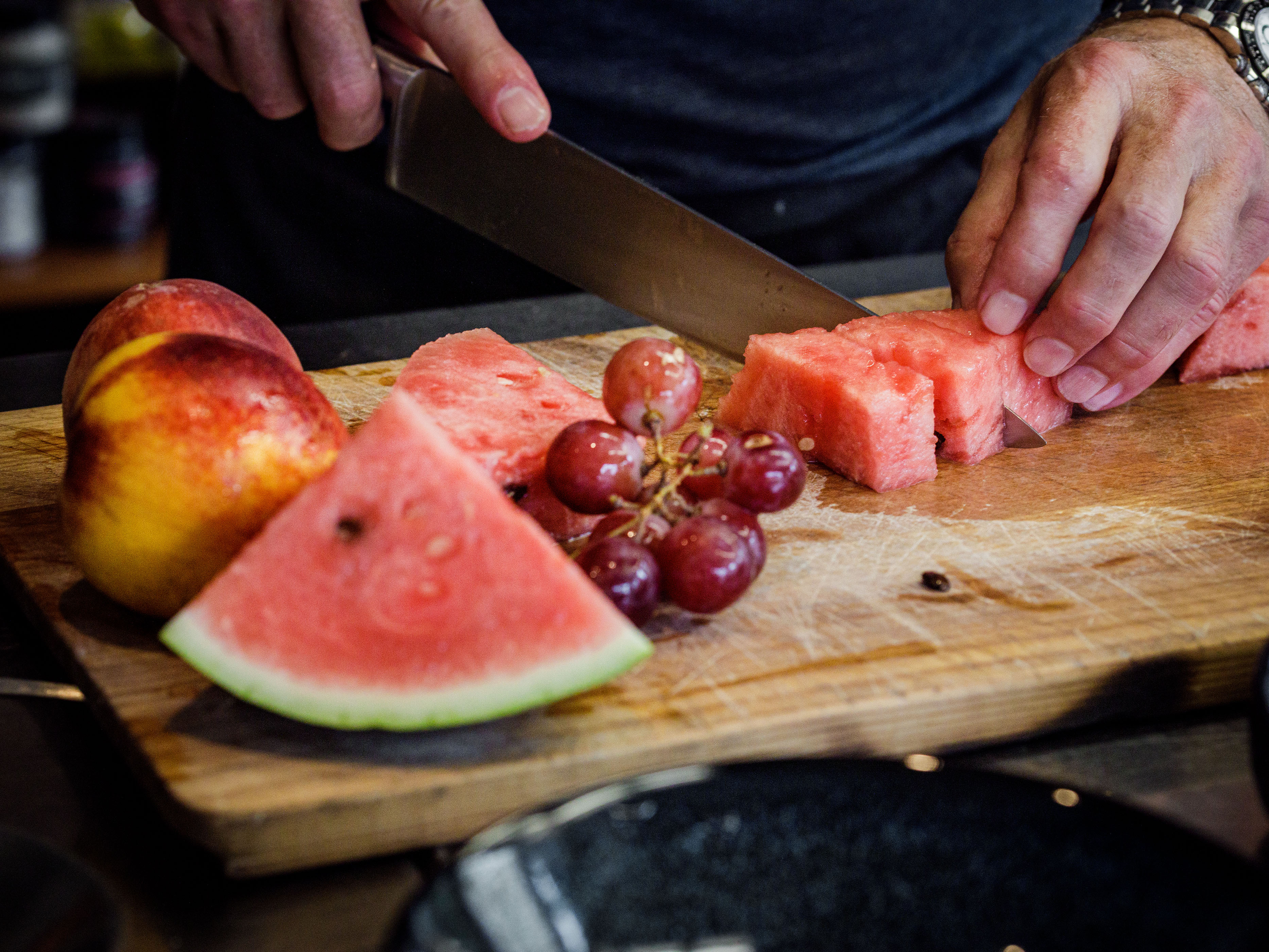 Schritt 1:  Wassermelone in mundgerechte Stücke schneiden