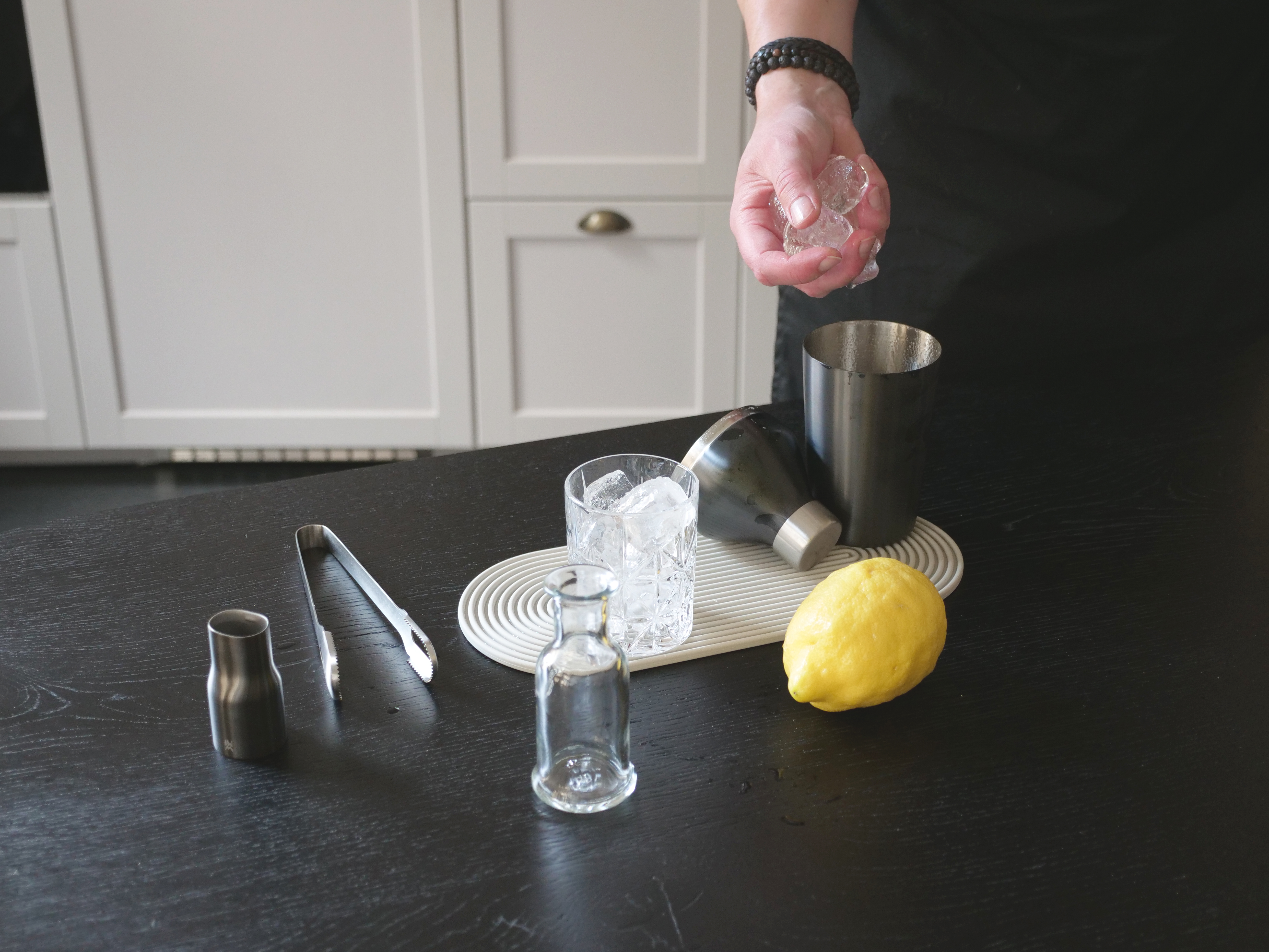 Schritt 2: Mit Eiswürfeln shaken