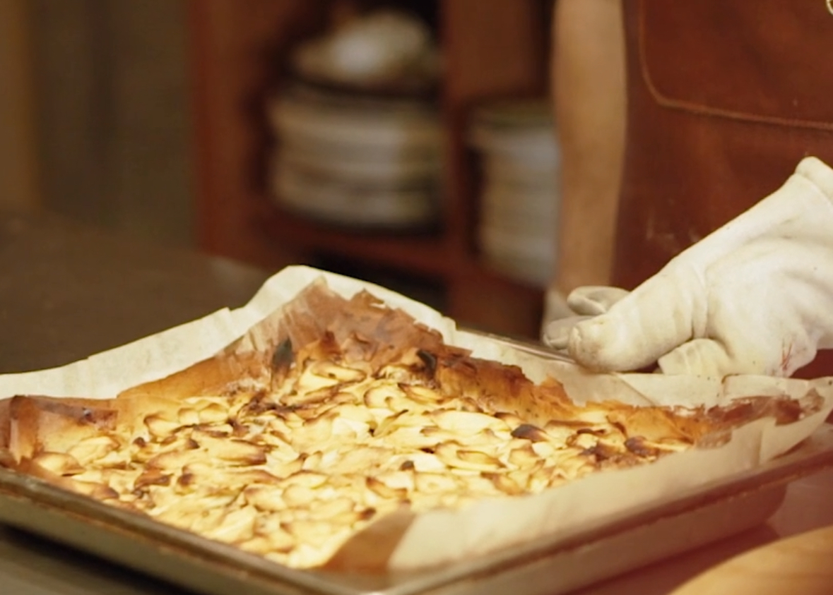 Schritt 4: Crunchy Apfel-Birnen-Tarte zusammenstellen