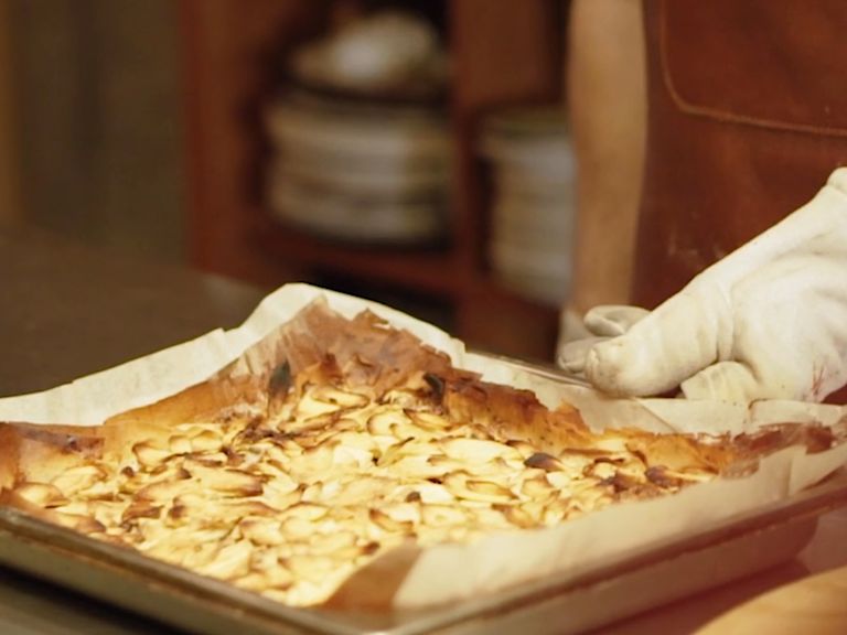 Schritt 4: Crunchy Apfel-Birnen-Tarte zusammenstellen Schritt 4: Crunchy Apfel-Birnen-Tarte zusammenstellen