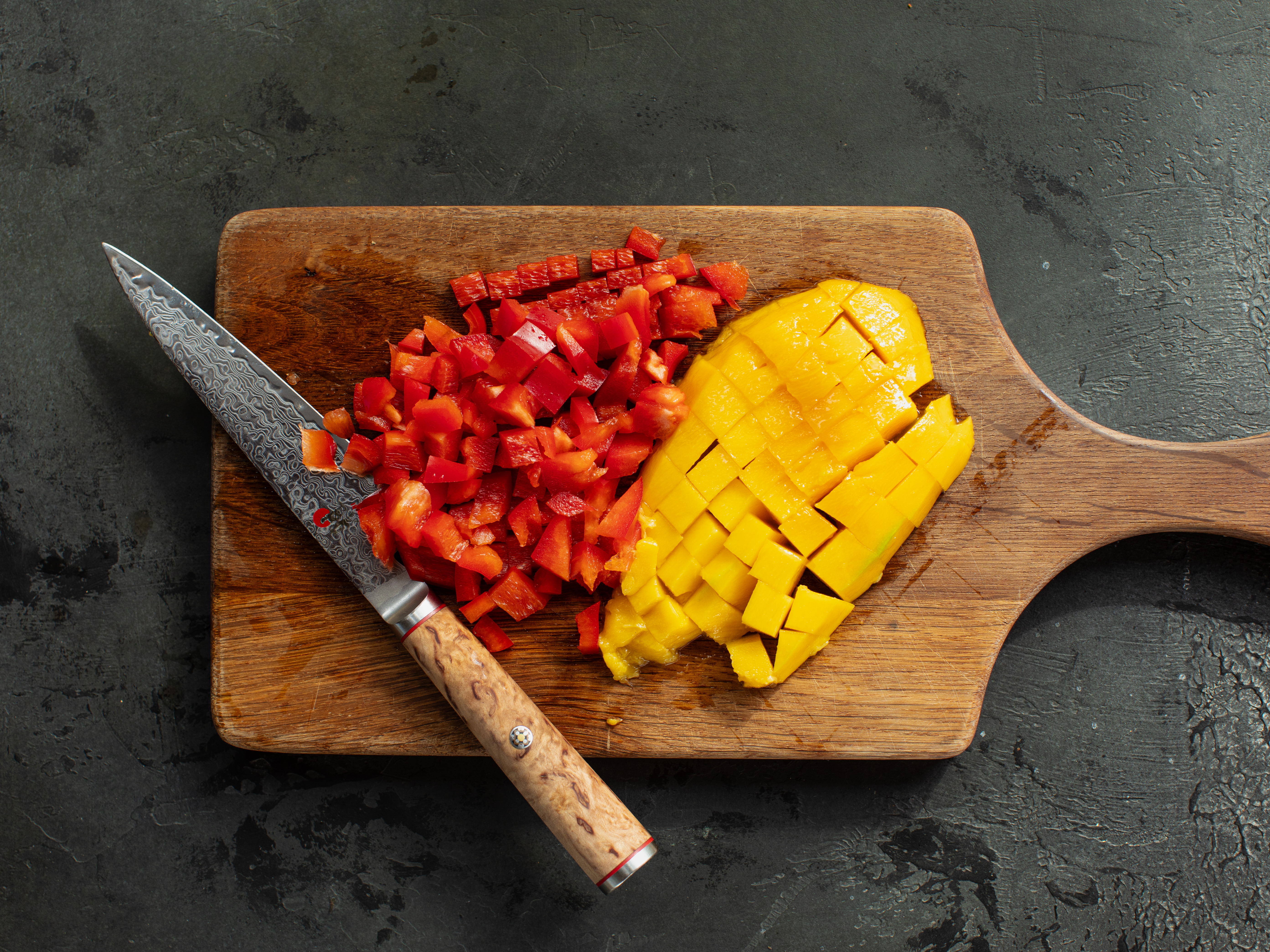 Schritt 3: Vorbereitung der Zutaten für Reis Salat mit Mango 