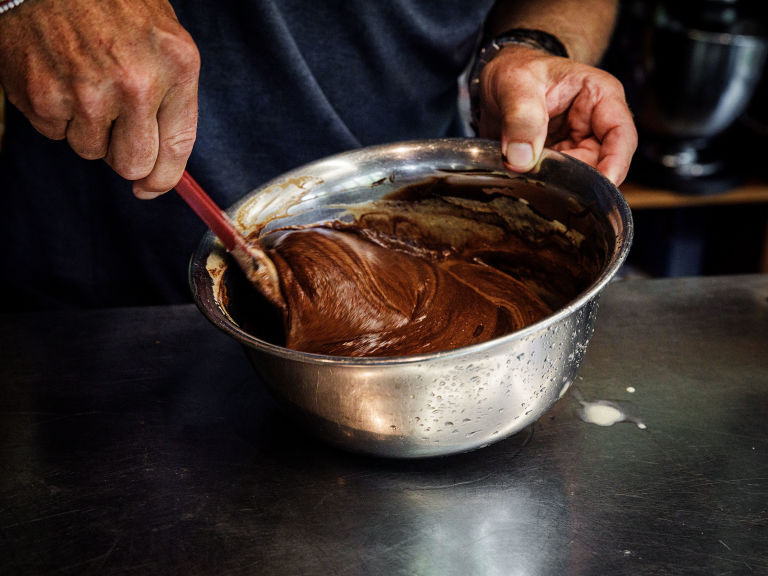 2. Schokoladen-Ganache zubereiten und backen