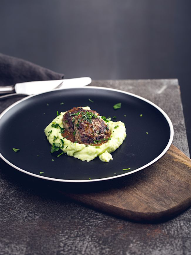 Grossmutters Hacktätschli mit Senfsauce Rezept Grossmutters Hacktätschli mit Senfsauce Rezept