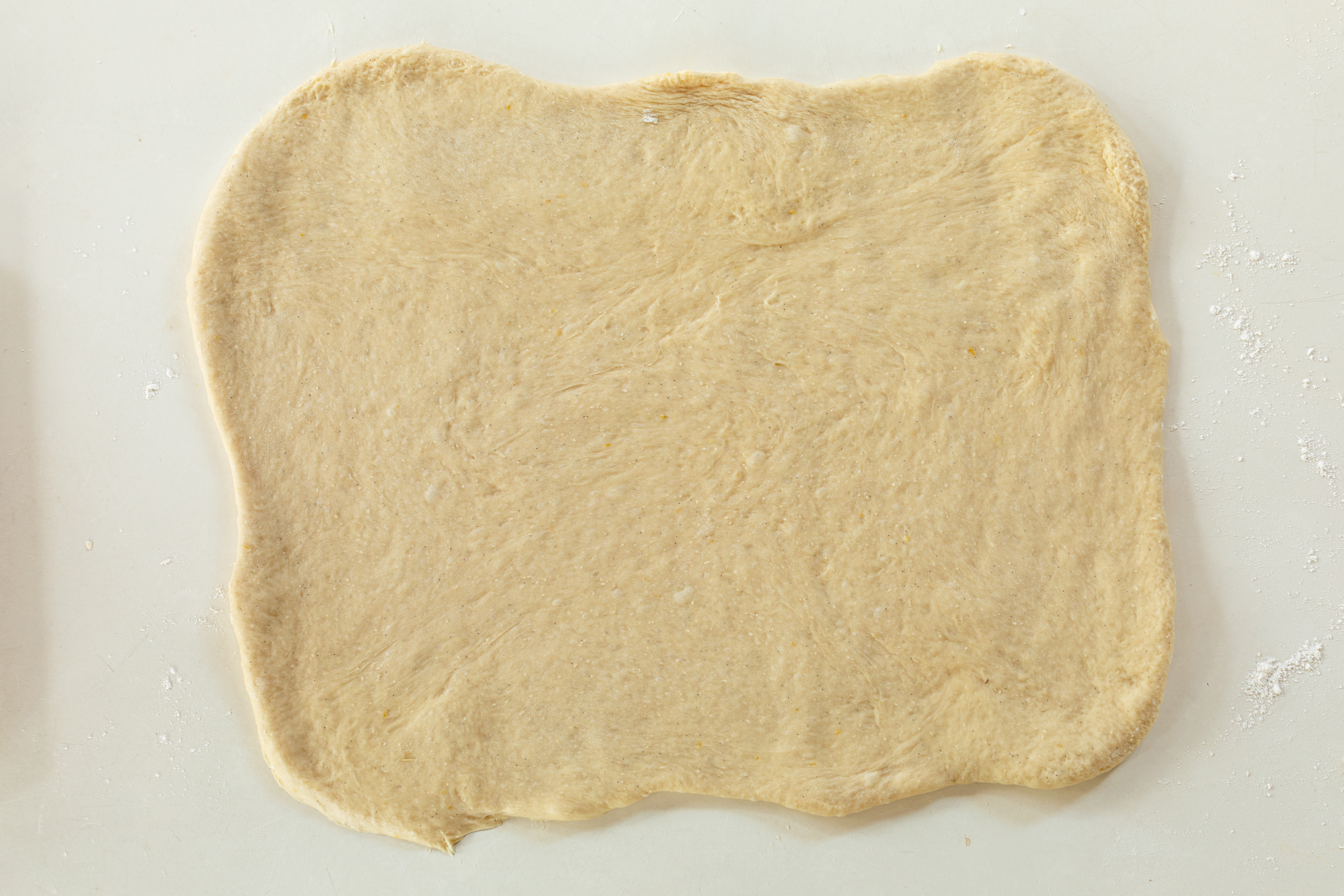 Schritt 5: Teig für Ananas-Kokos-Zopf ausrollen und füllen