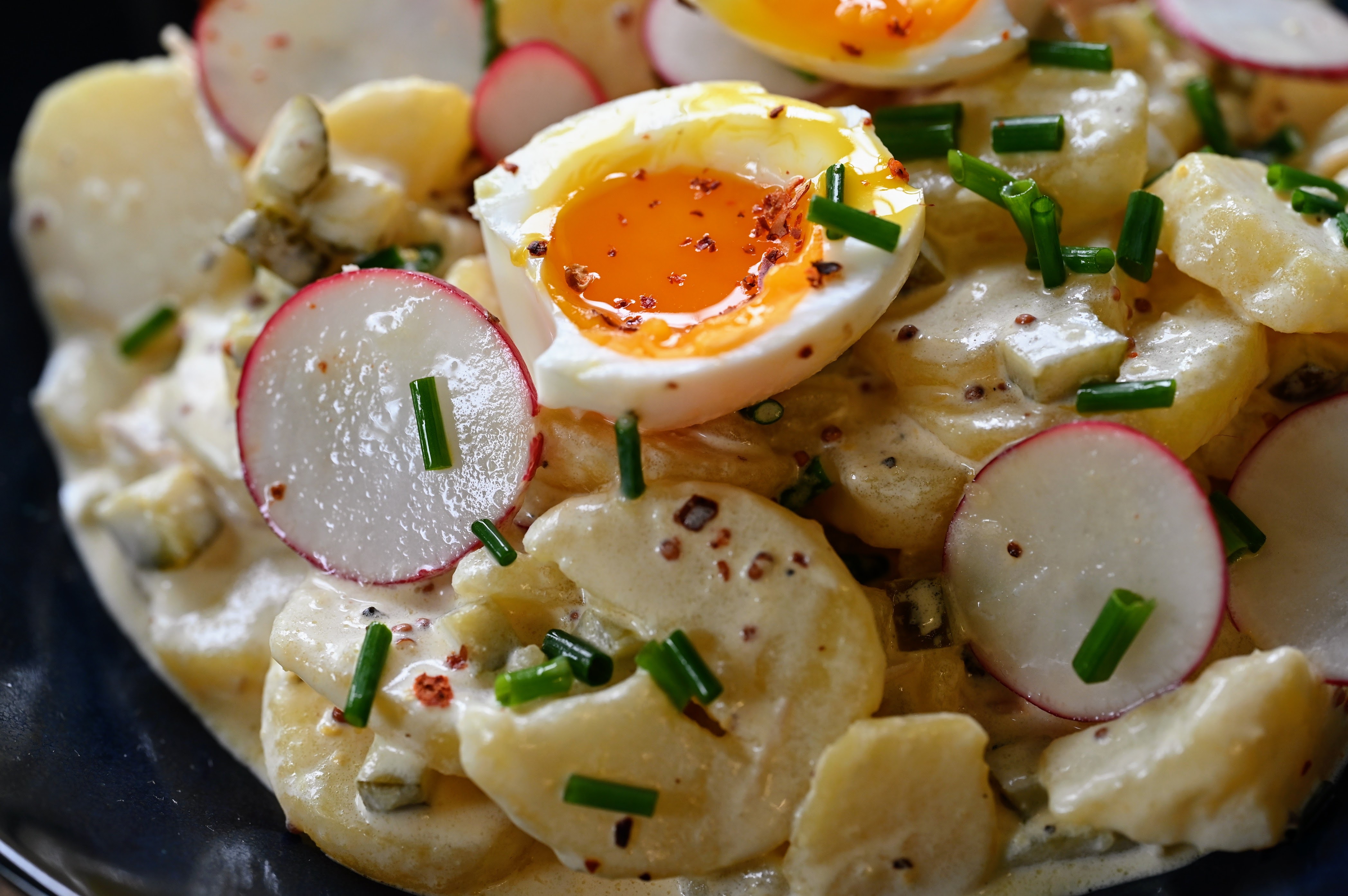 Schritt 2: Klassischen Kartoffelsalat anrichten