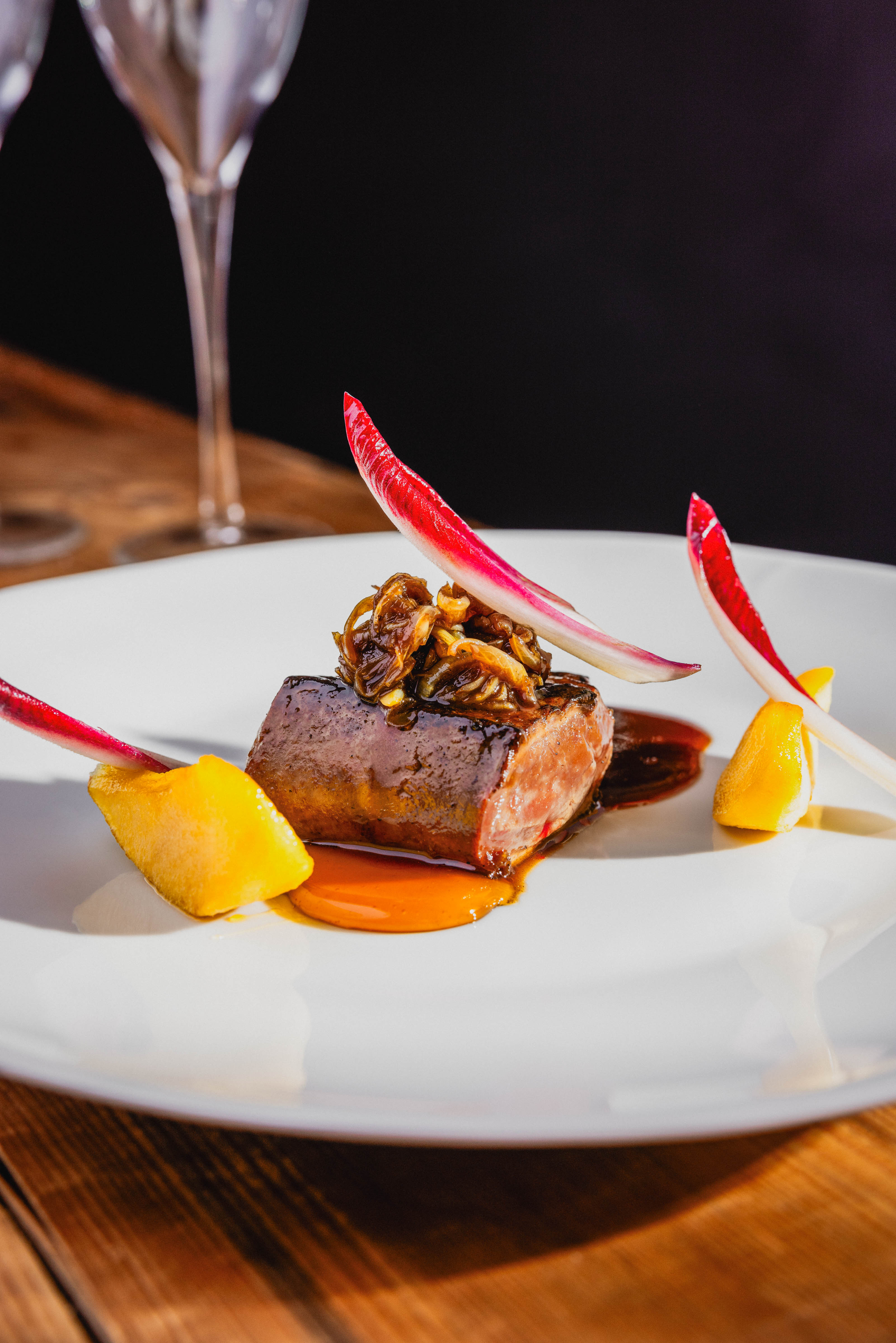 Lebersteak an Rotweinsauce mit Birnen und Radiccio Rezept