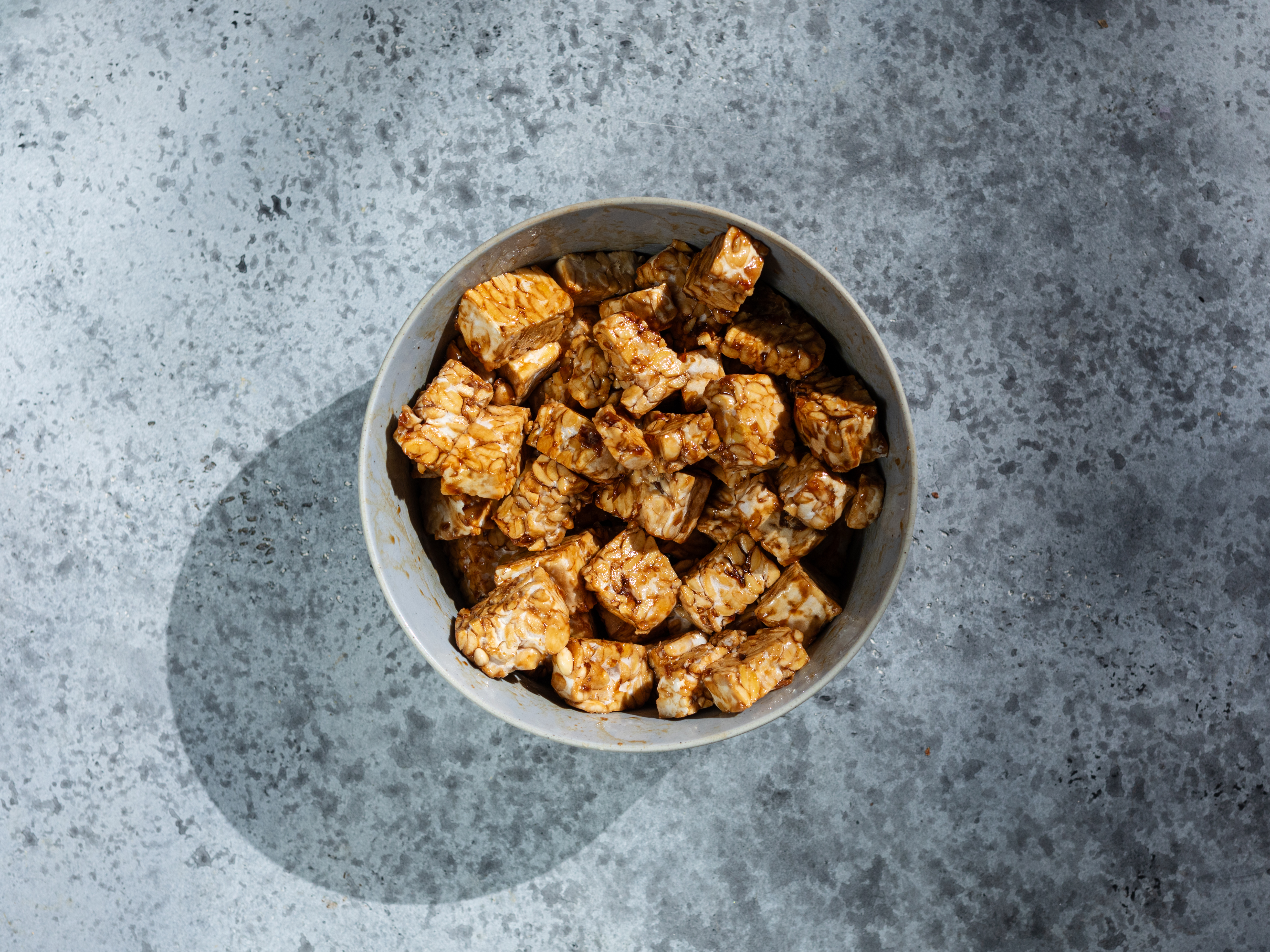 Schritt 1:  Tempeh für Tempeh-Cashew Stir Fry vorbereiten