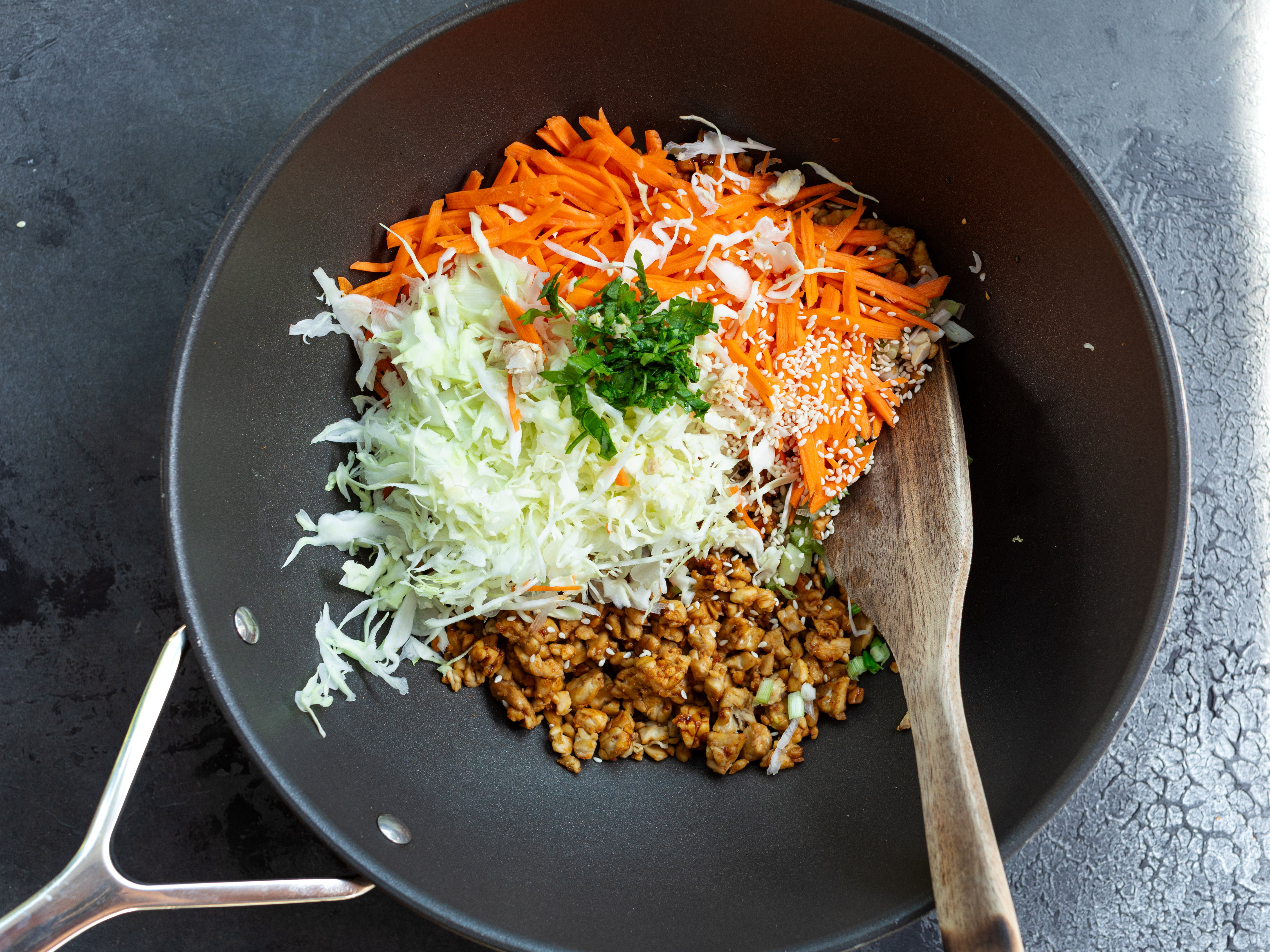 Scchritt 2: Füllung  für Gyoza mit Knusperboden vorbereiten