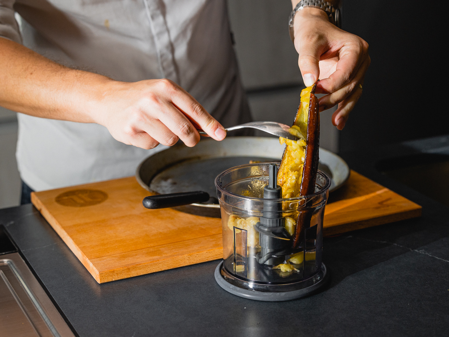 Schritt 1: Vorbereitung für Auberginen-Pesto 