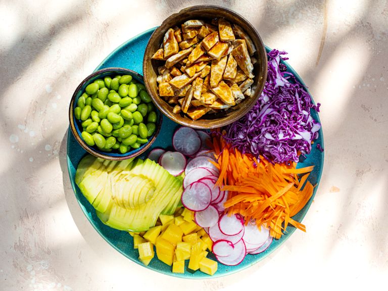 Schritt 4: Gemüse für Vegetarische Poke Bowl vorbereiten  Schritt 4: Gemüse für Vegetarische Poke Bowl vorbereiten