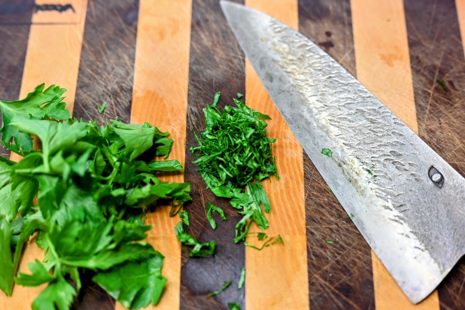 Schritt 2:Sauce  für Röst-Spitzkohl mit Chili Crisp-Ginger-Tomaten Salsa zubereiten und Kohl servieren