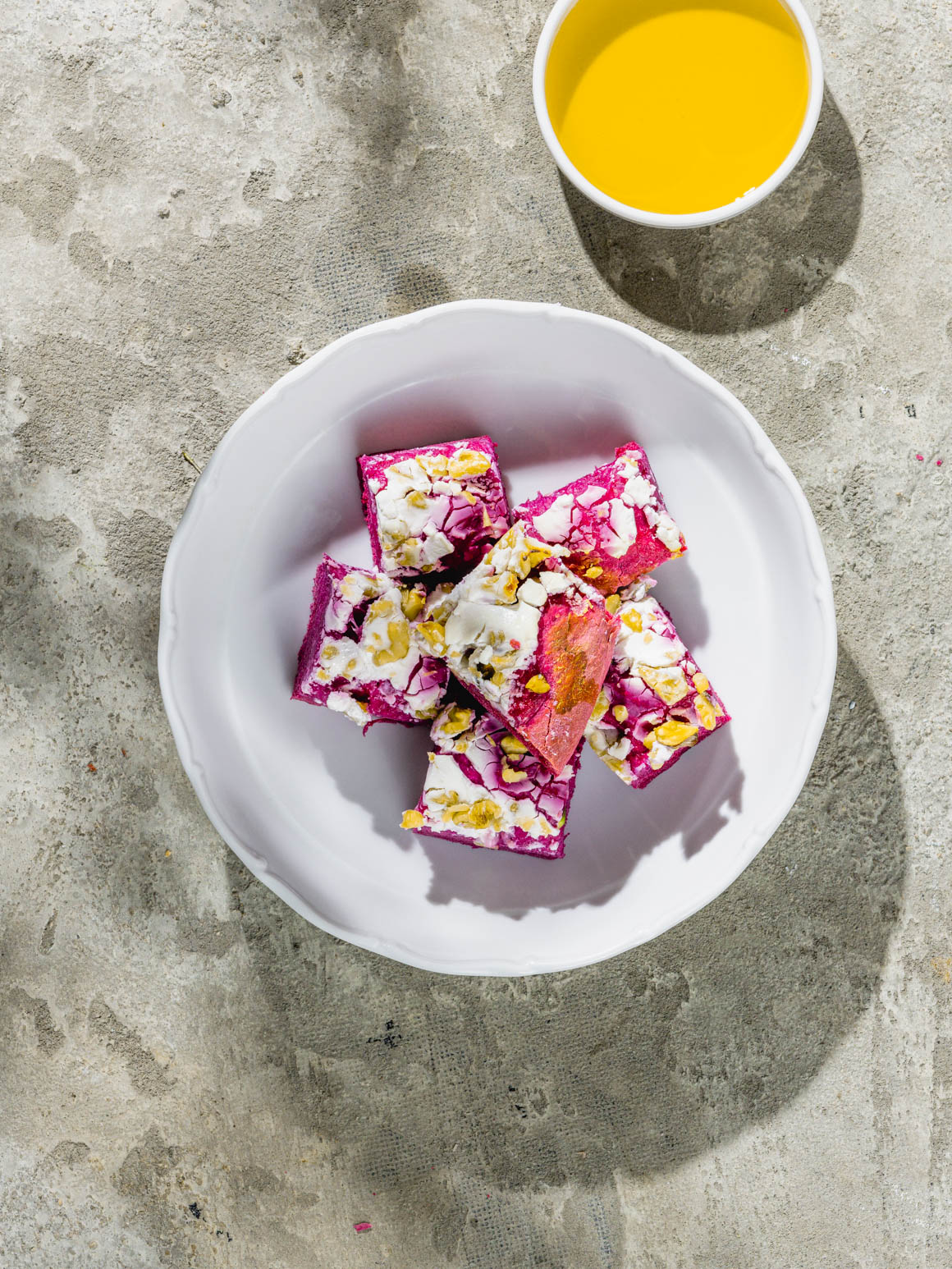 Randen-Focaccia mit Ziegenkäse, Honig und Walnüssen Rezept