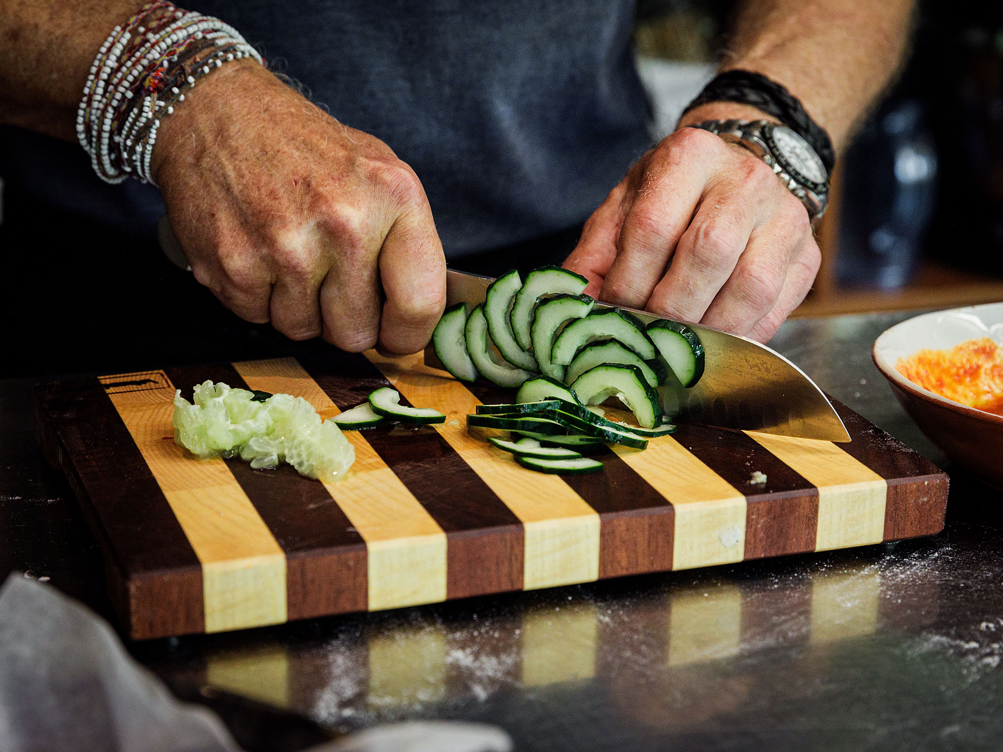 Schritt 2: Spicy Slaw für Gochujang Chicken-Burger vorbereiten 