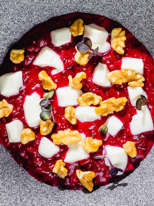 Randen-Risotto mit Ziegenkäse und Baumnüssen Rezept 2 Randen-Risotto mit Ziegenkäse und Baumnüssen Rezept 2