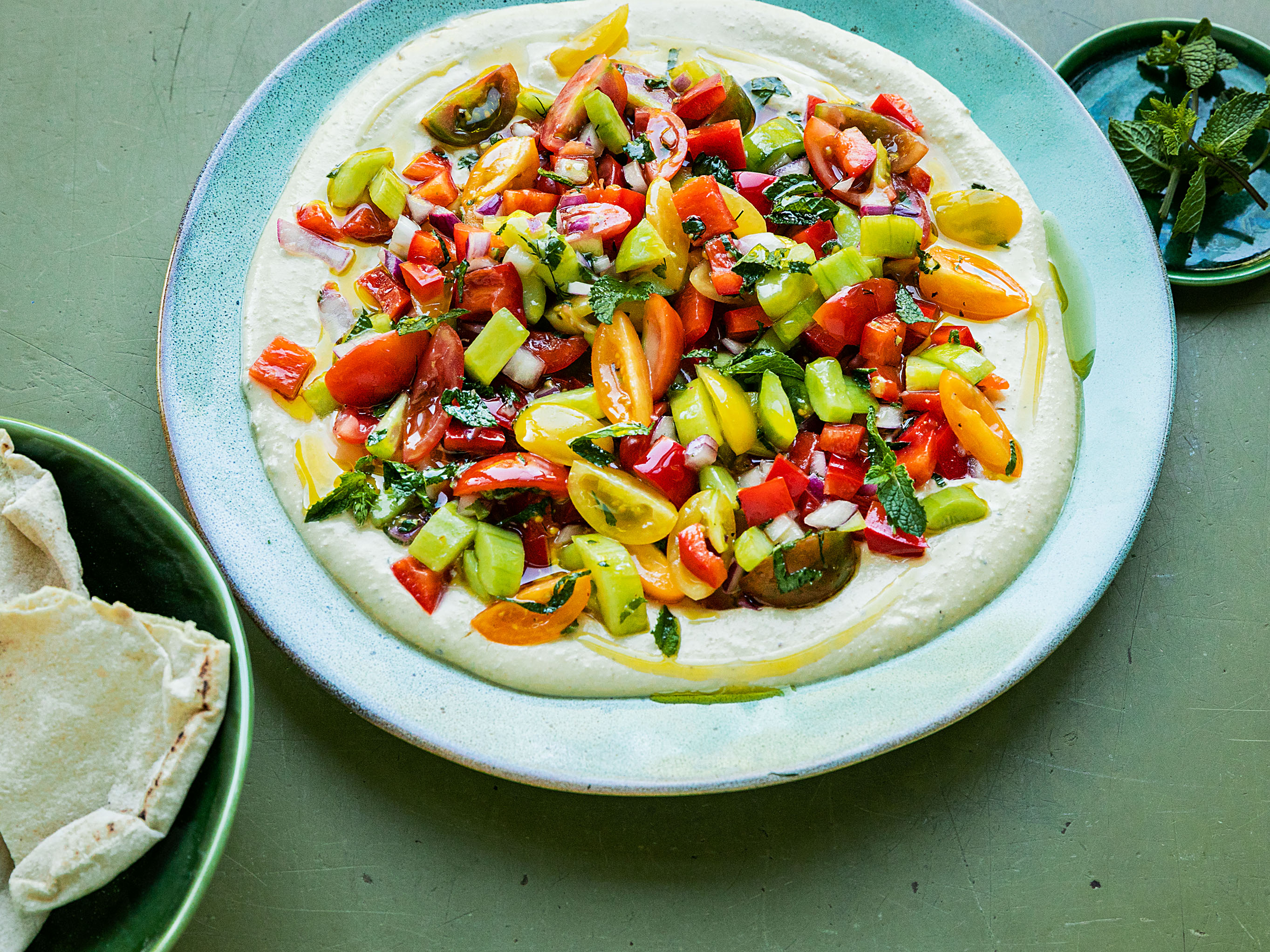 Schritt 3:  Israelischer Salat anrichten.