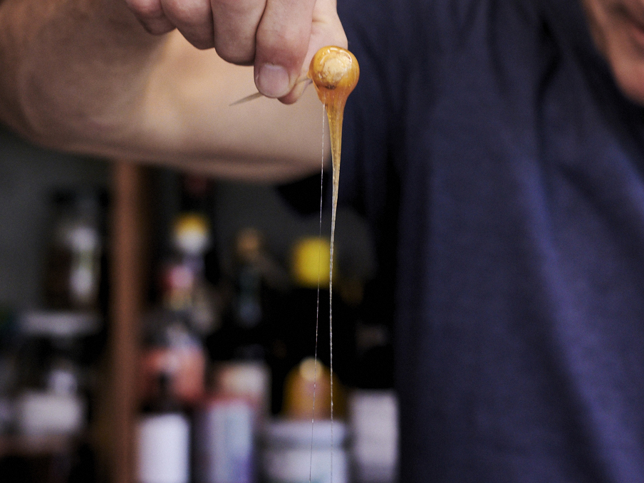 Schritt 7: Die karamellisierten Haselnüsse für den glutenfreien Schokoladen-Haselnuss-Kuchen