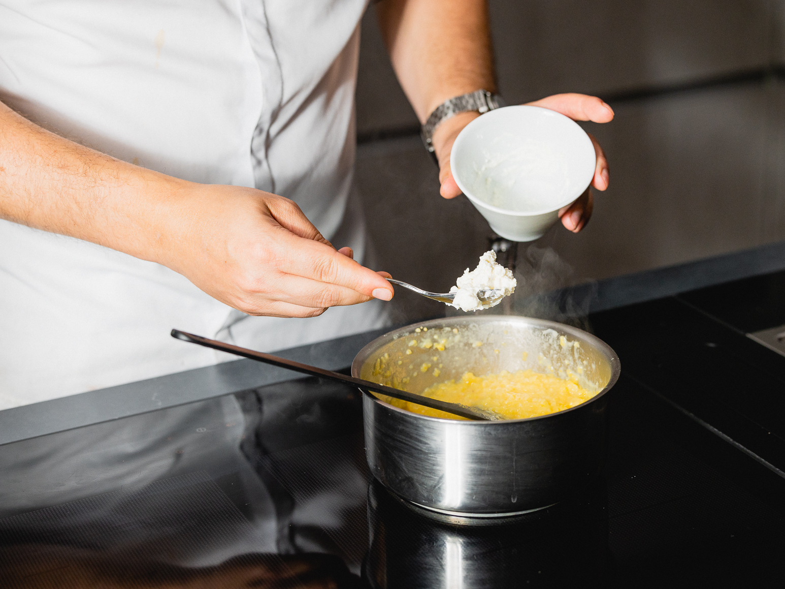 Schritt 1: Polenta für Weisswein-Polenta mit Ricotta Taleggio und Rucola kochen 
