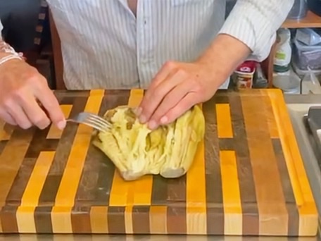 Schritt 2: Aubergine für Miso-glasierte Aubergine anbraten und karamellisieren