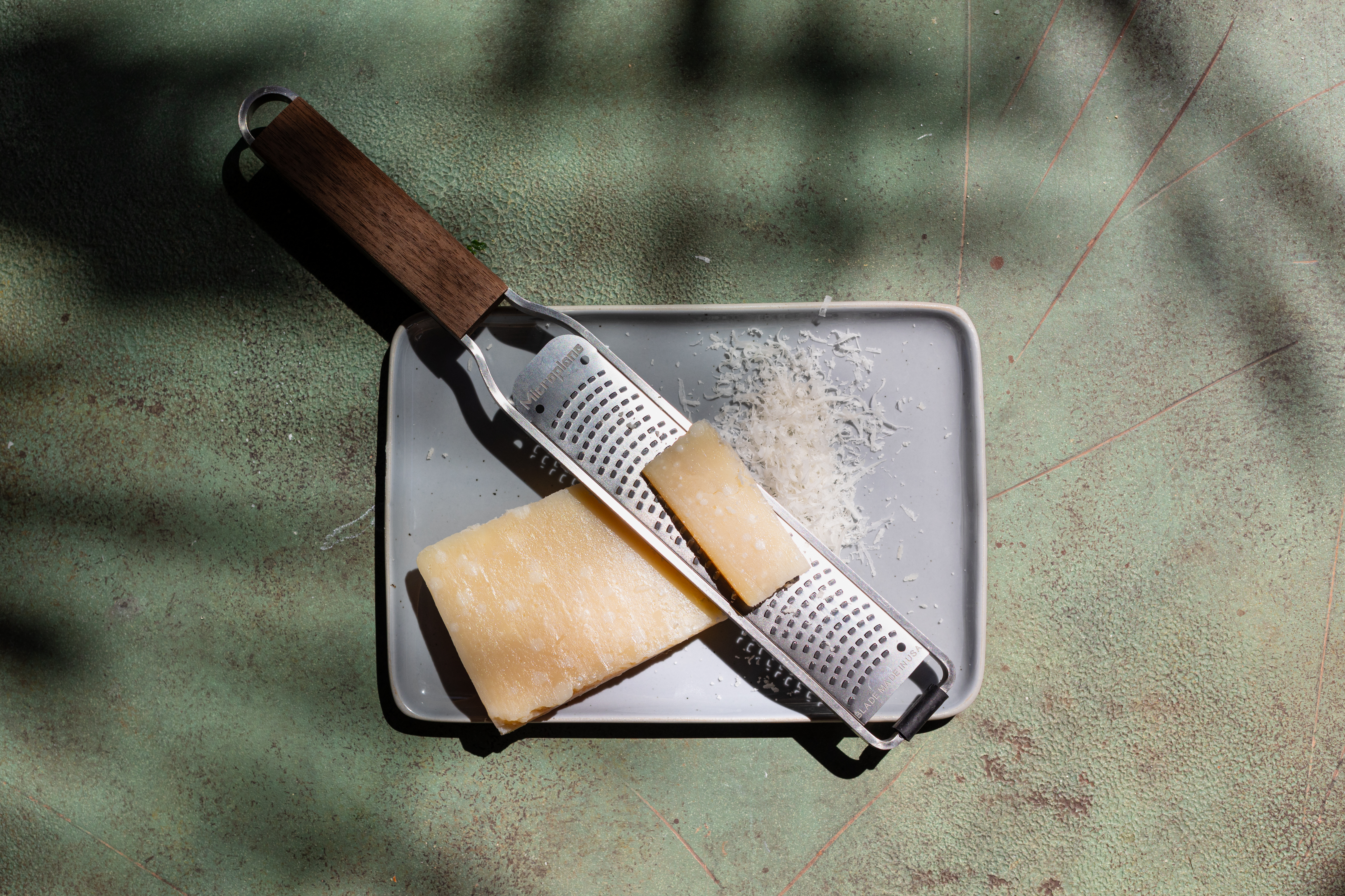 Schritt 1: Kohlrabi für Kohlrabi-Parmesan-Pommes vorbereiten 