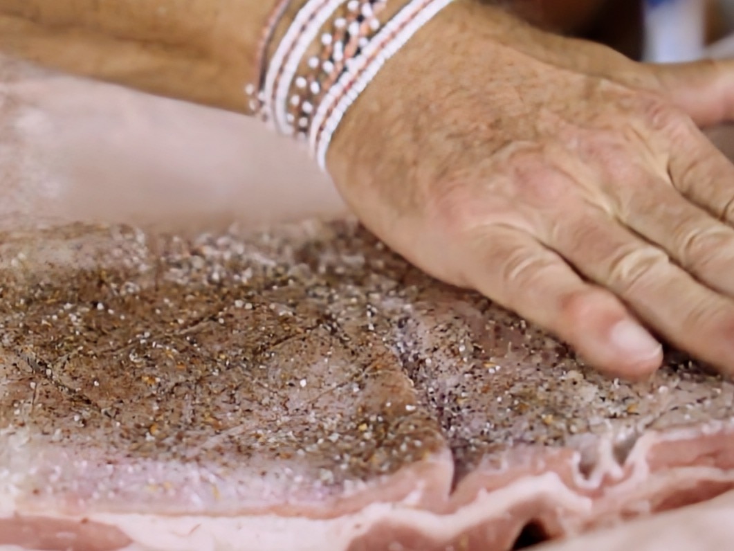 Schritt 1:  Vorbereitung und Anbraten der Kalbsbrust