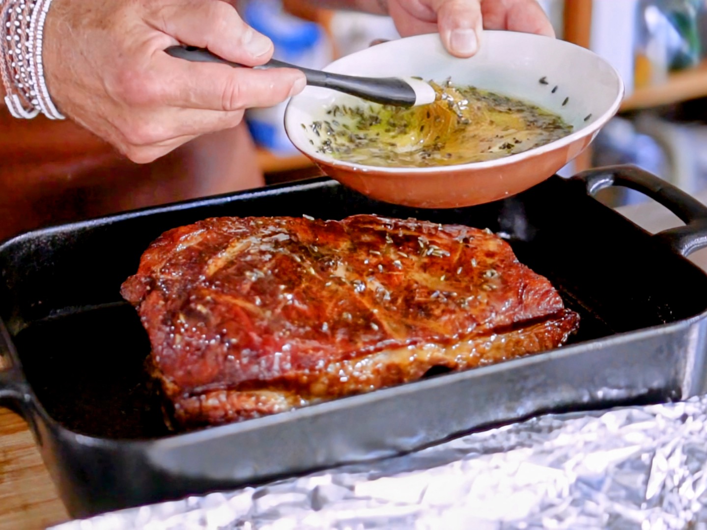 Schritt 2:  Schmoren der Kalbsbrust mit Lavendel und tasmanischem Pfeffer und Sauce Verfeinern