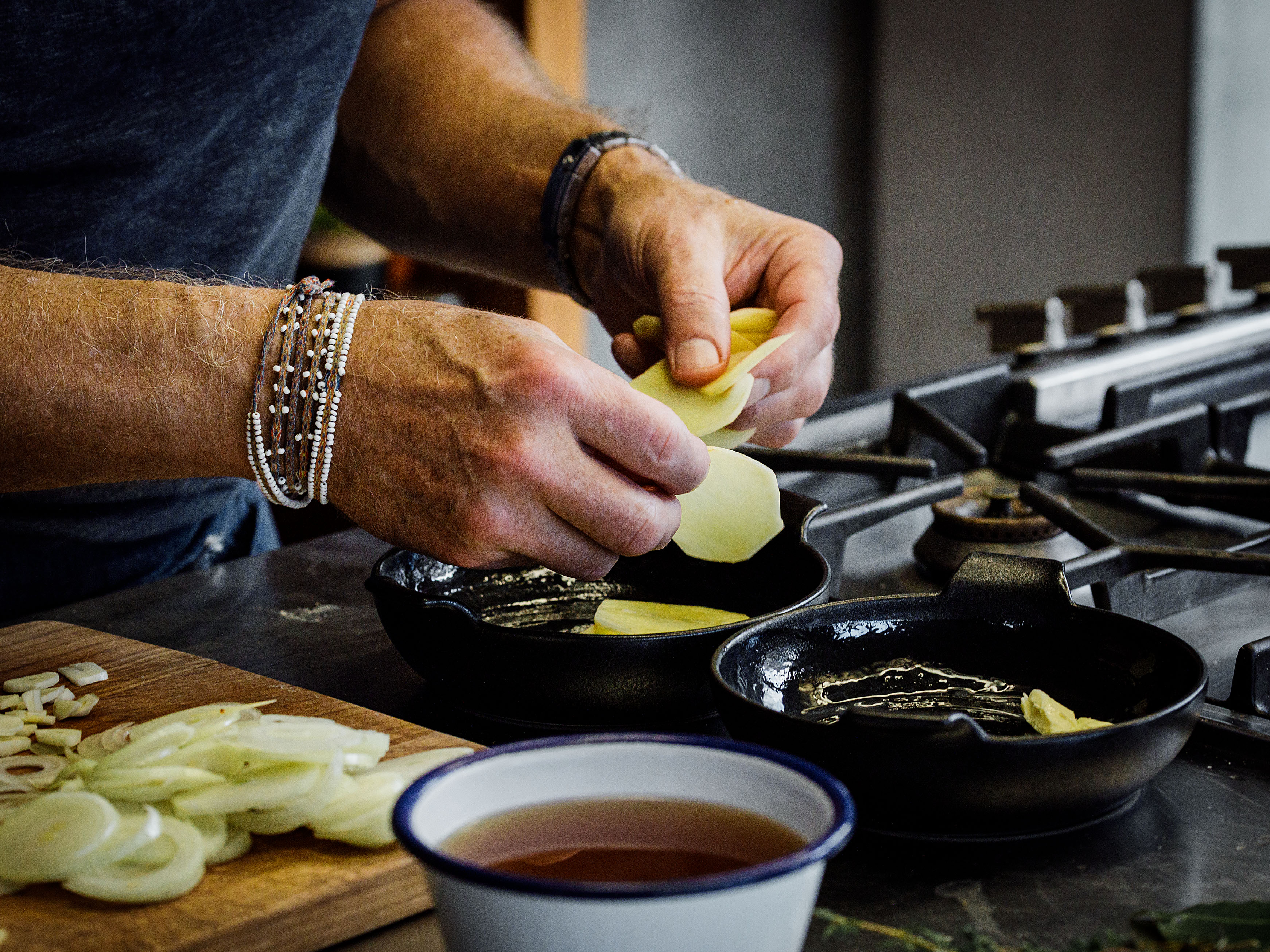Schritt 1:  Kartoffeln für Kartoffelgratin Boulanger vorbereiten 