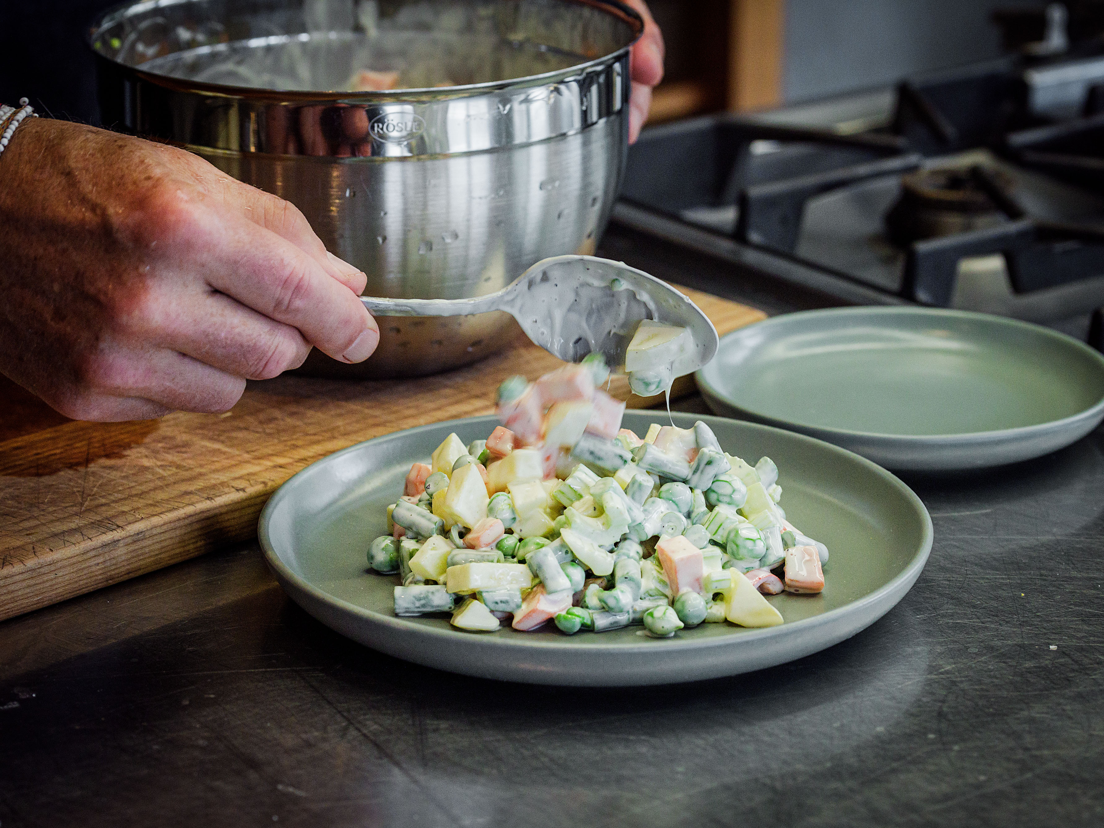 Schritt 2: Gemüse für Insalata Russa rüsten 