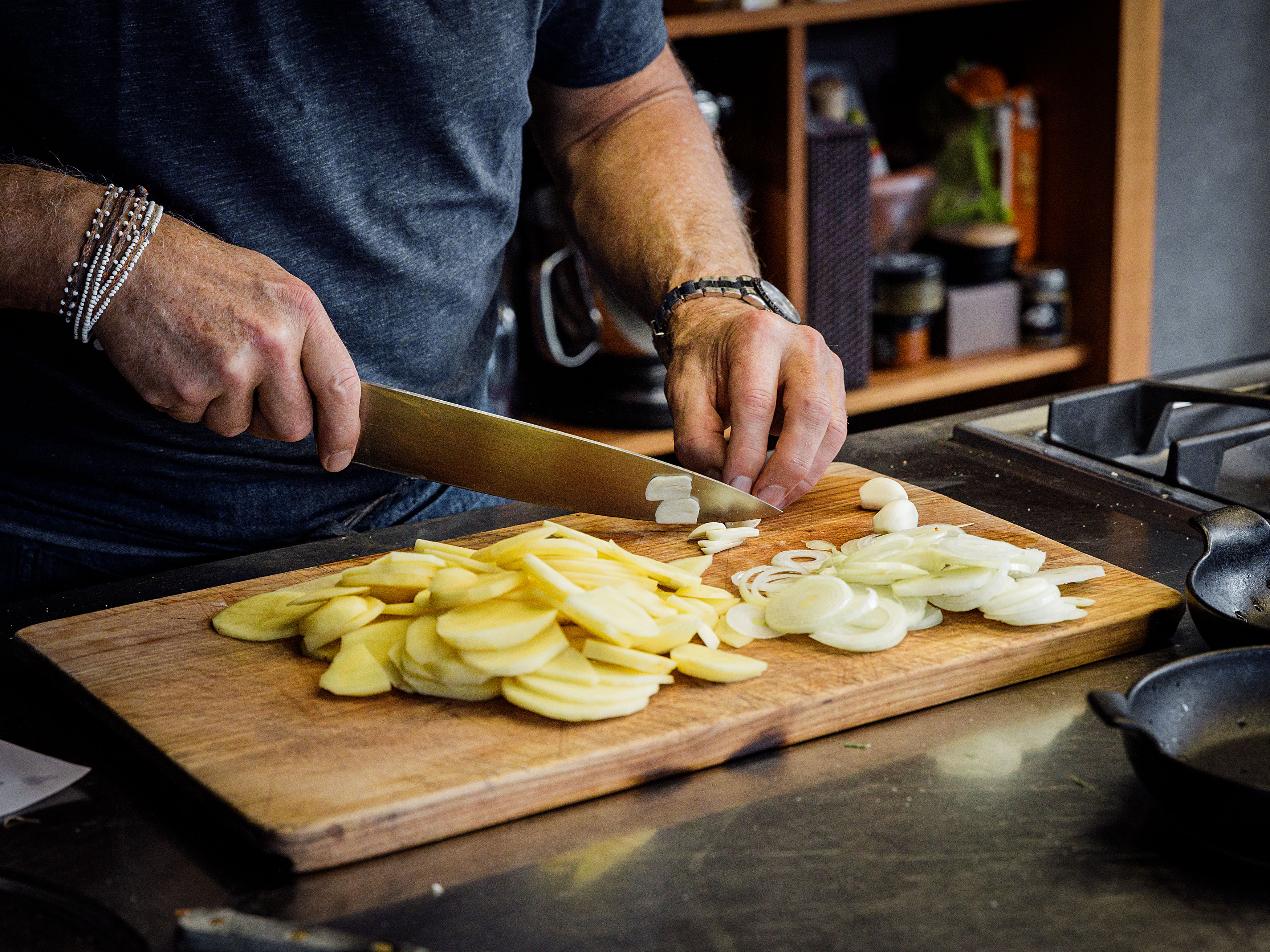 Schritt 1:  Kartoffeln für Kartoffelgratin Boulanger vorbereiten 
