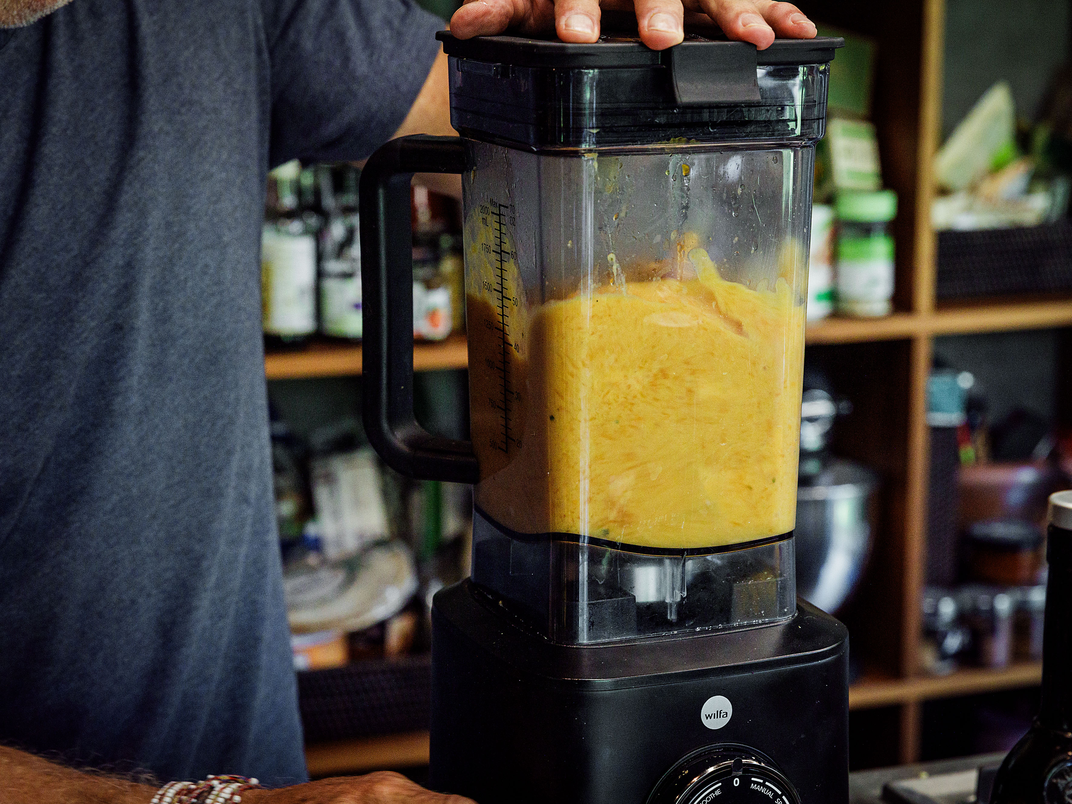 Schritt 2: Kürbis für Kürbis-Mascarpone-Suppe mit Absinth Pürieren