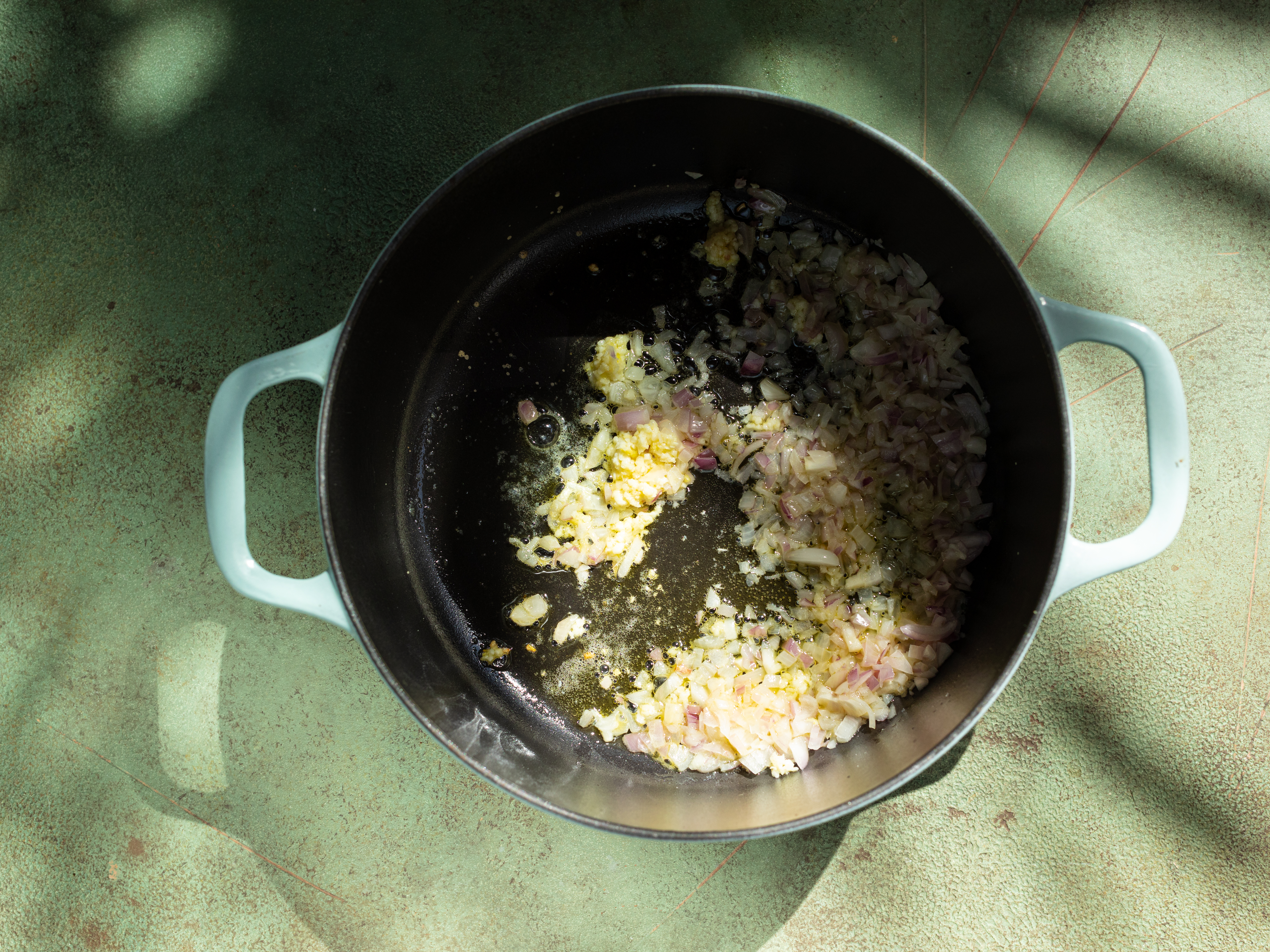 Schritt 2: Zubereitung der Sauce für Kohlrabi Pasta 