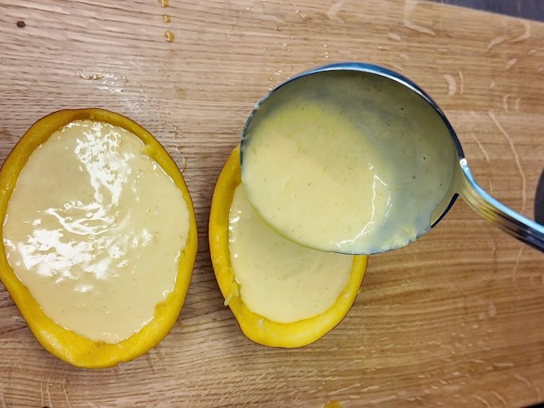 Schritt 2: Creme für Mango Crème Brulée zubereiten Schritt 2: Creme für Mango Crème Brulée zubereiten