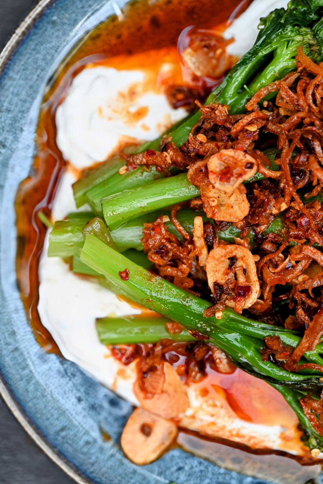 Brokkolini mit Ricotta und crispy Chiliöl Rezept
