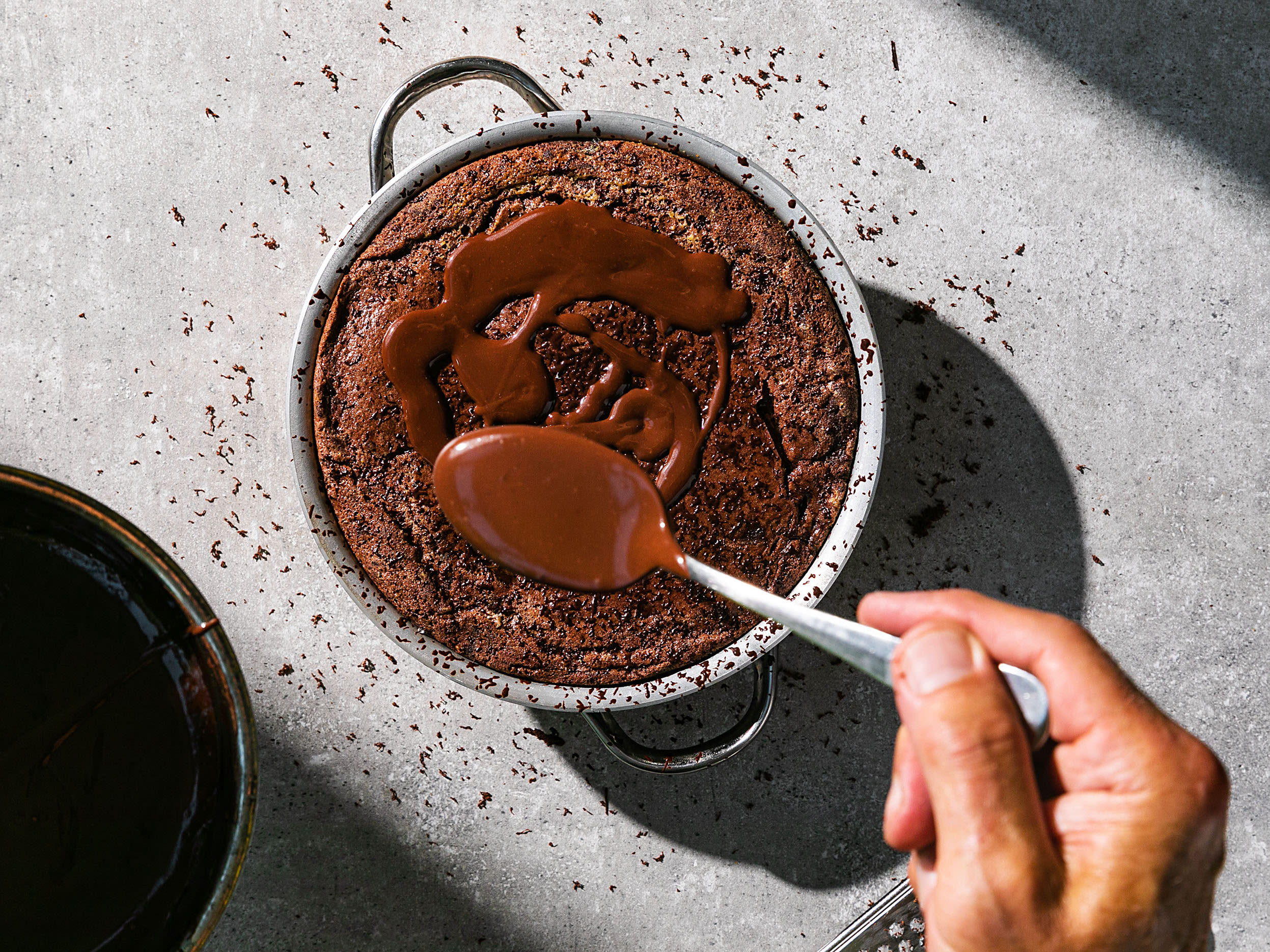 Schritt 3: Schokoladensauce über den Pudding träufeln