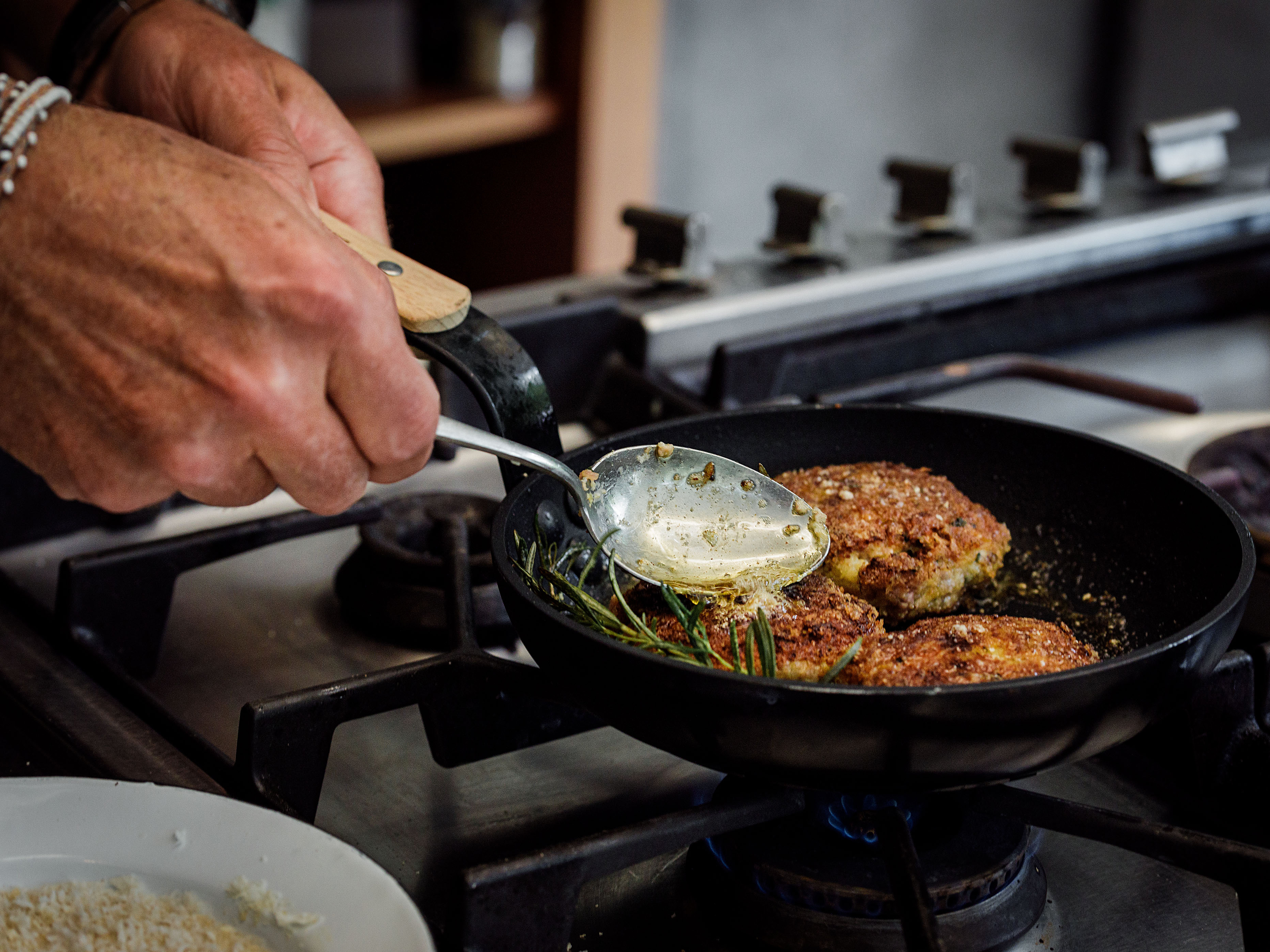 Schritt 4: Die Hacktätschli beidseitig braten