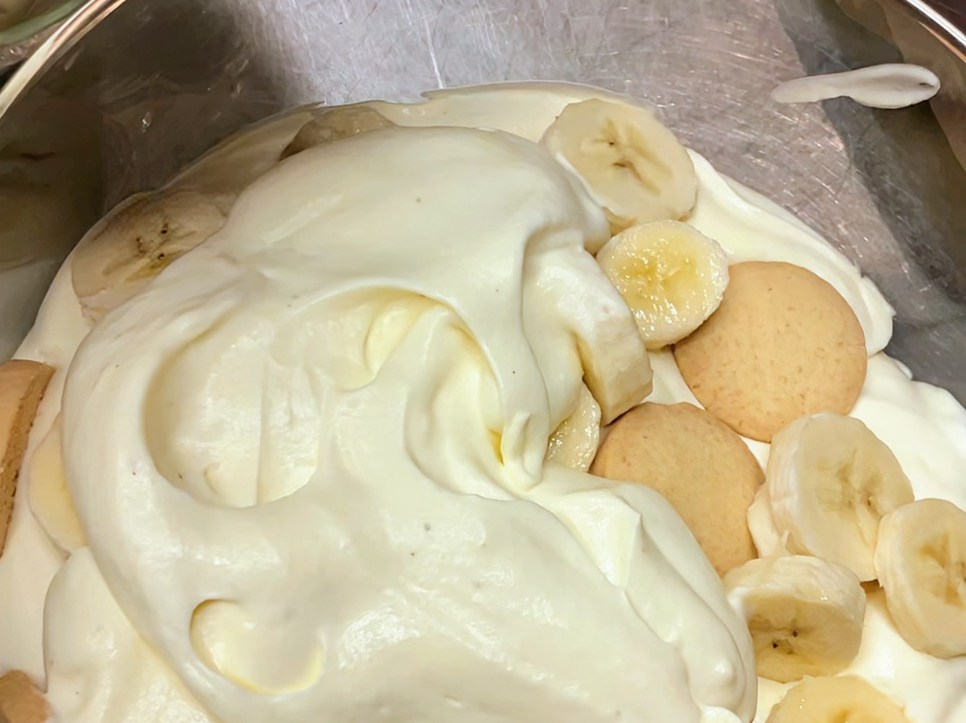 Schritt 2: Schichten des Bananen-Pudding-Desserts 