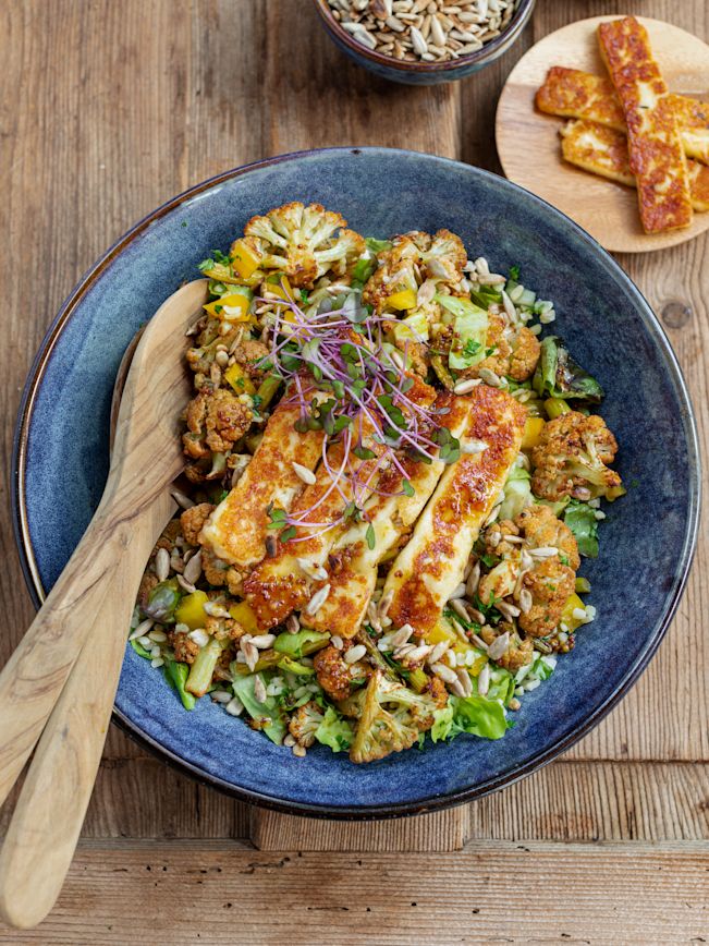 Salat mit geröstetem Blumenkohl und Bulgur Rezept Salat mit geröstetem Blumenkohl und Bulgur Rezept