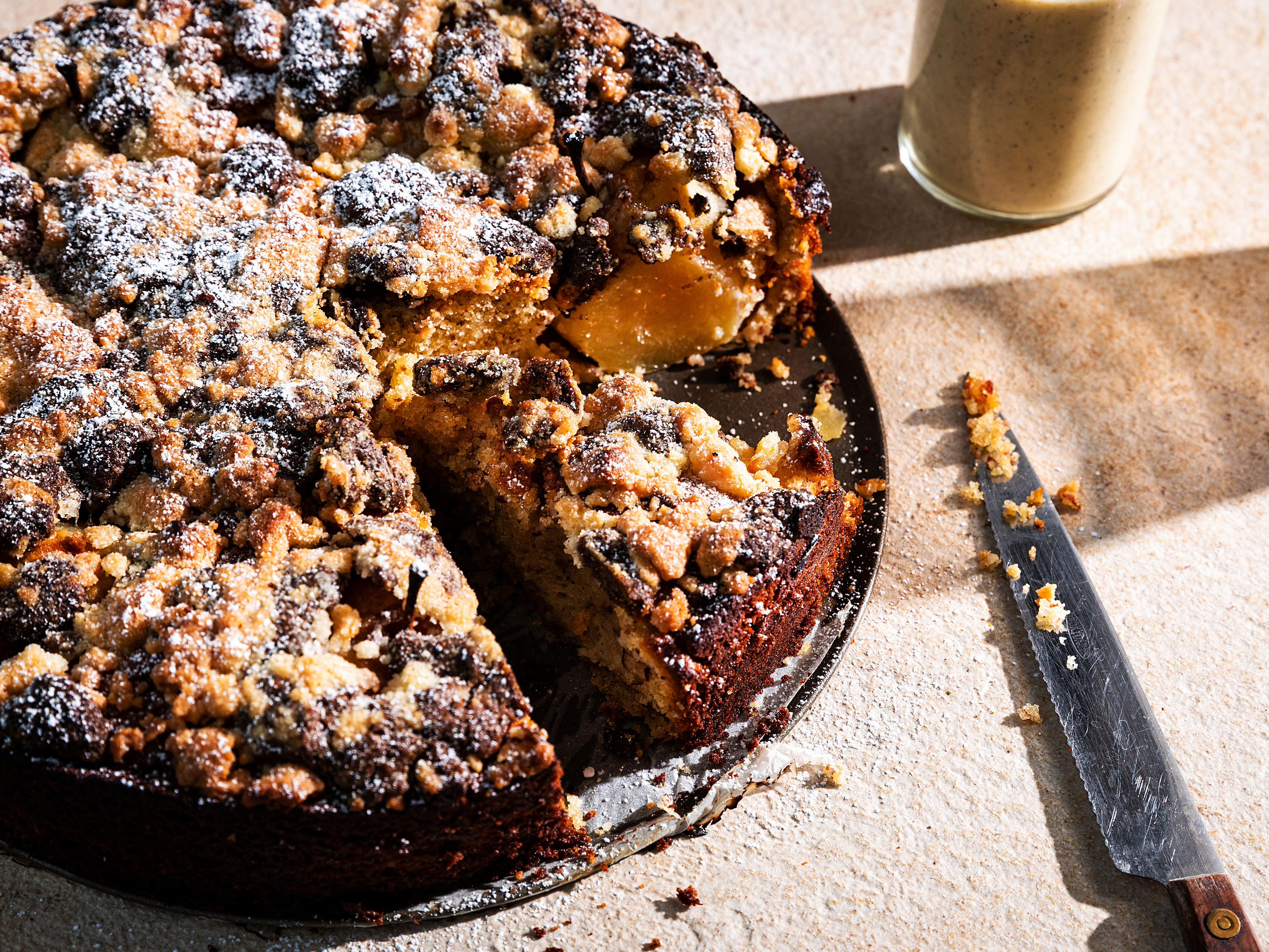 Schritt 5: Den fertigen warmen Kuchen mit der Zimt-Crème-Anglaise servieren