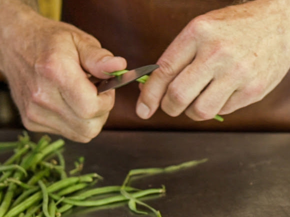 Schritt 2: Bohnen rüsten und knackig kochen