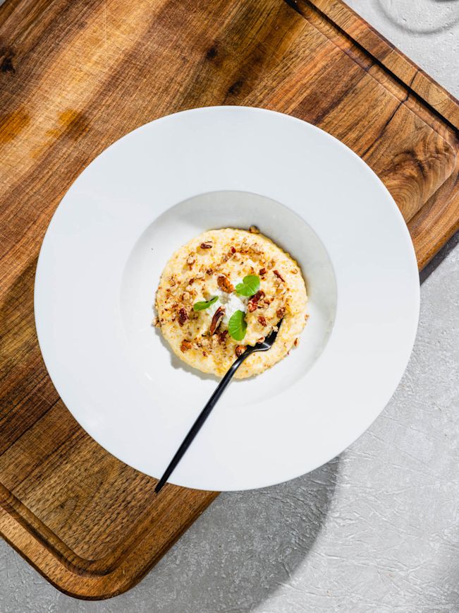 Blauschimmelkäse-Polenta mit Mascarpone und Pekannüssen Rezept Blauschimmelkäse-Polenta mit Mascarpone und Pekannüssen Rezept